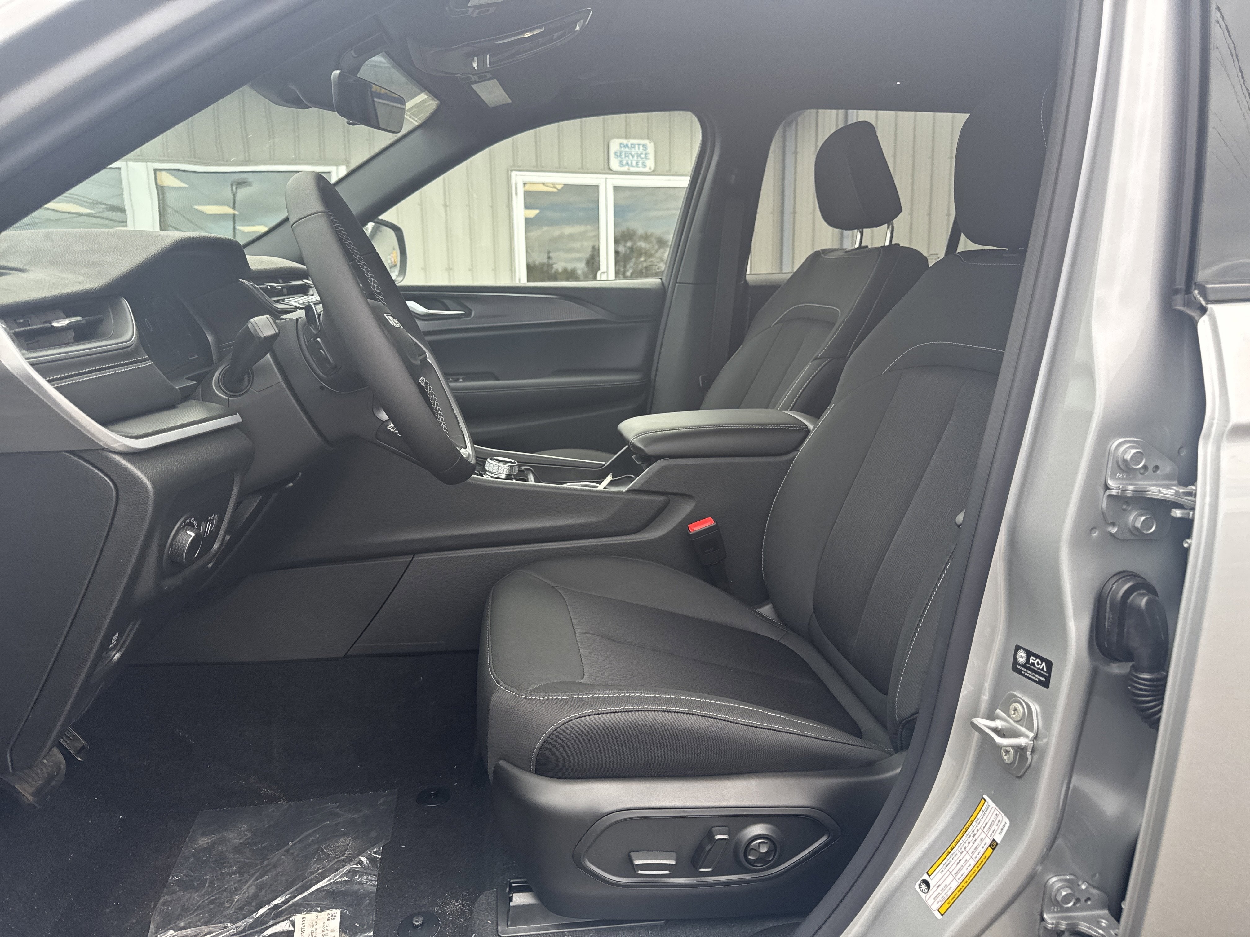 2026 Jeep Grand Cherokee GRAND CHEROKEE LAREDO X 4X4