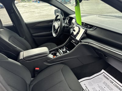 2025 Jeep Grand Cherokee Laredo 4x4