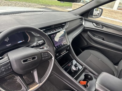 2025 Jeep Grand Cherokee Laredo 4x4