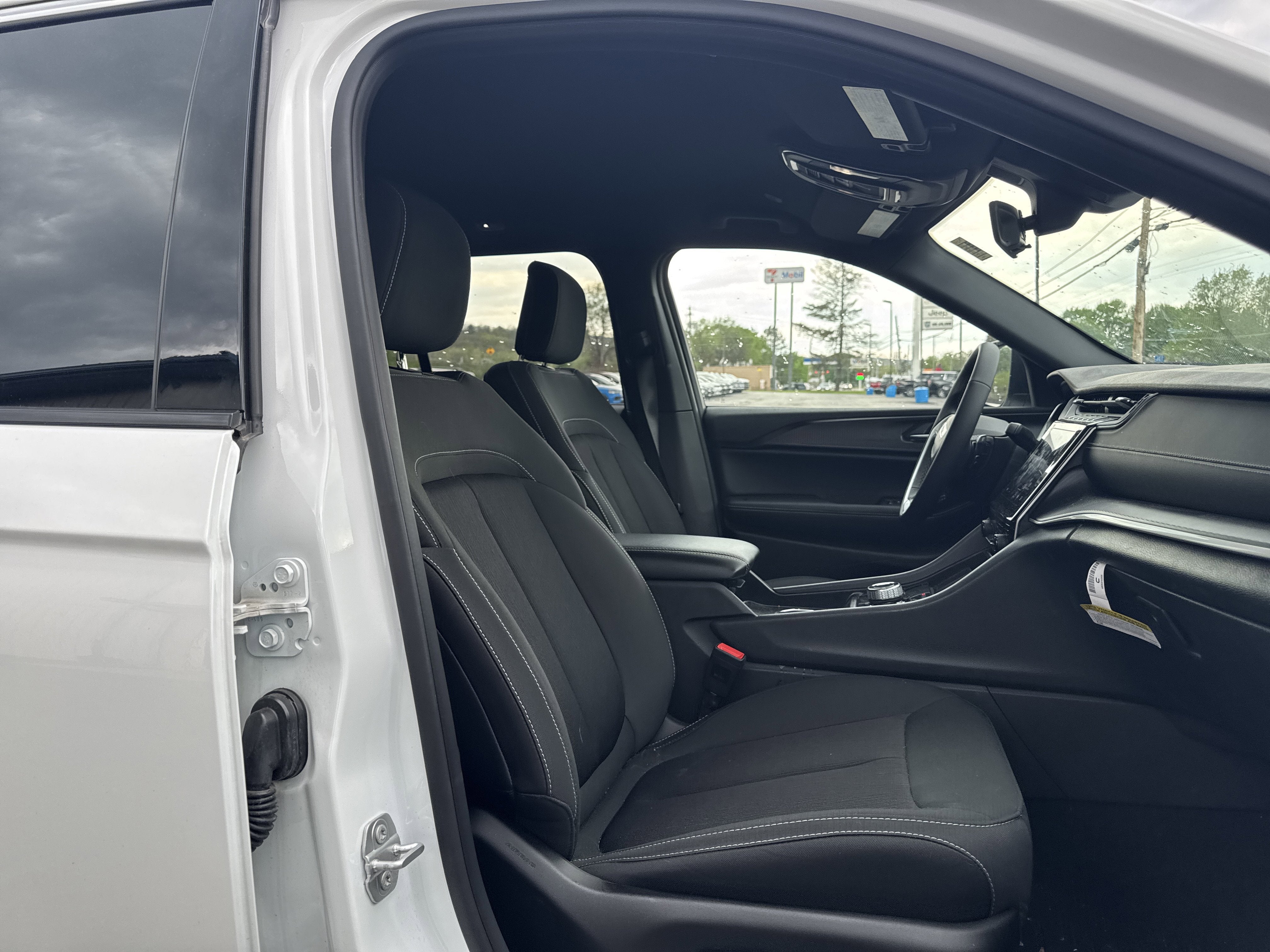 2025 Jeep Grand Cherokee Laredo 4x4