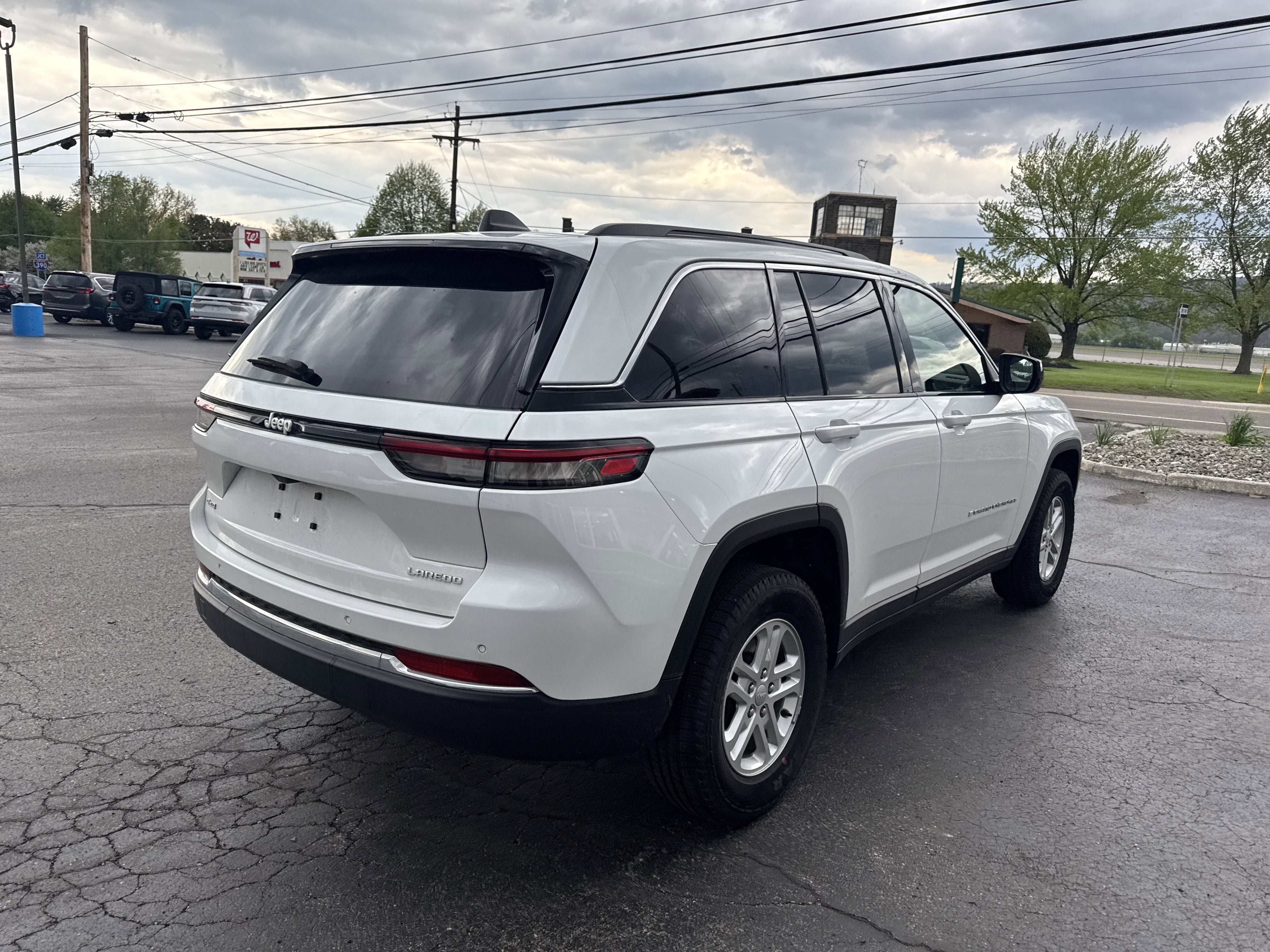 2025 Jeep Grand Cherokee Laredo 4x4