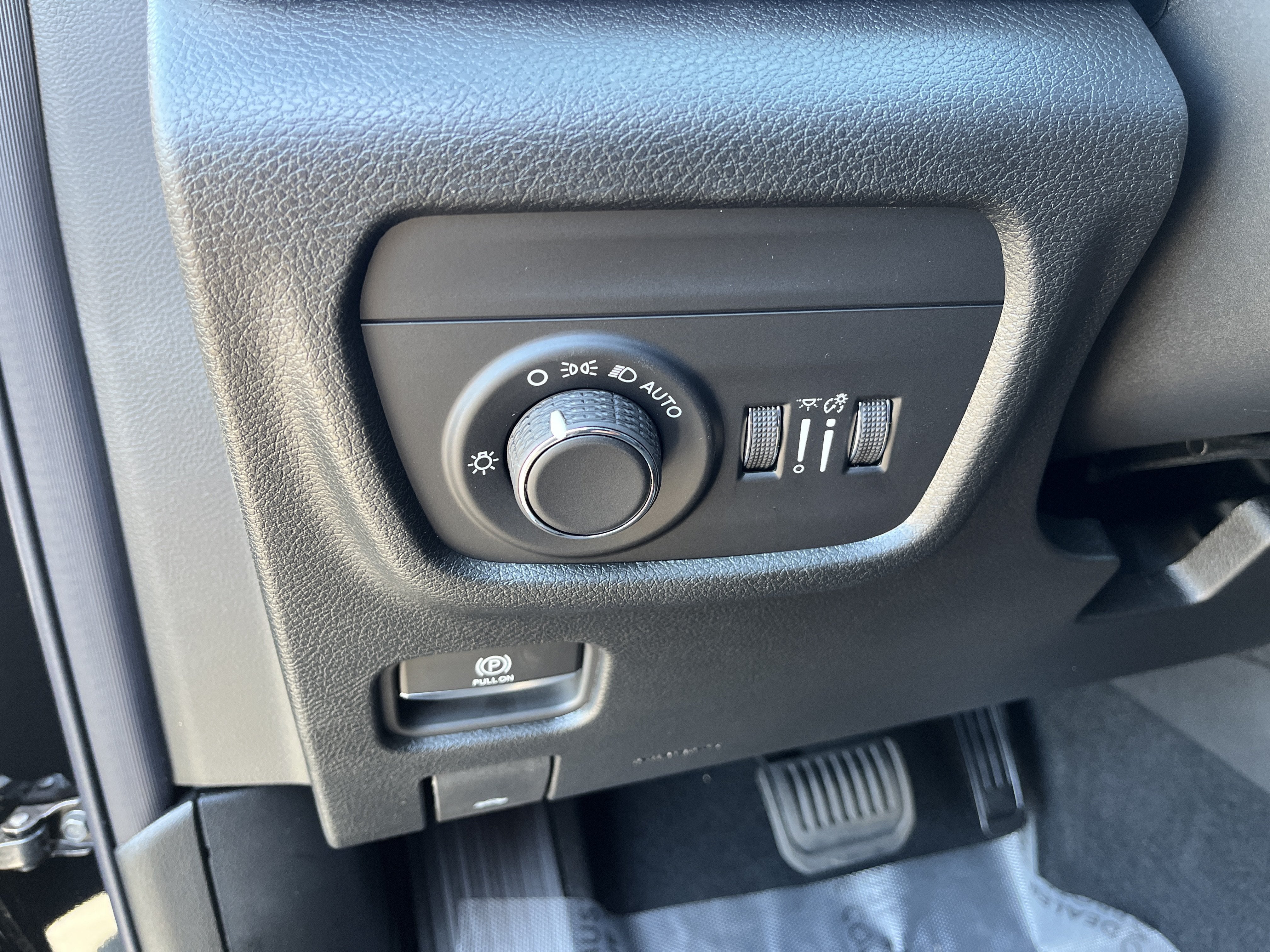 2027 Jeep Grand Cherokee Laredo Altitude