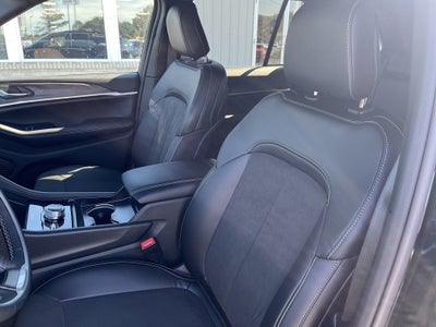 2027 Jeep Grand Cherokee Laredo Altitude