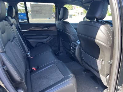 2027 Jeep Grand Cherokee Laredo Altitude
