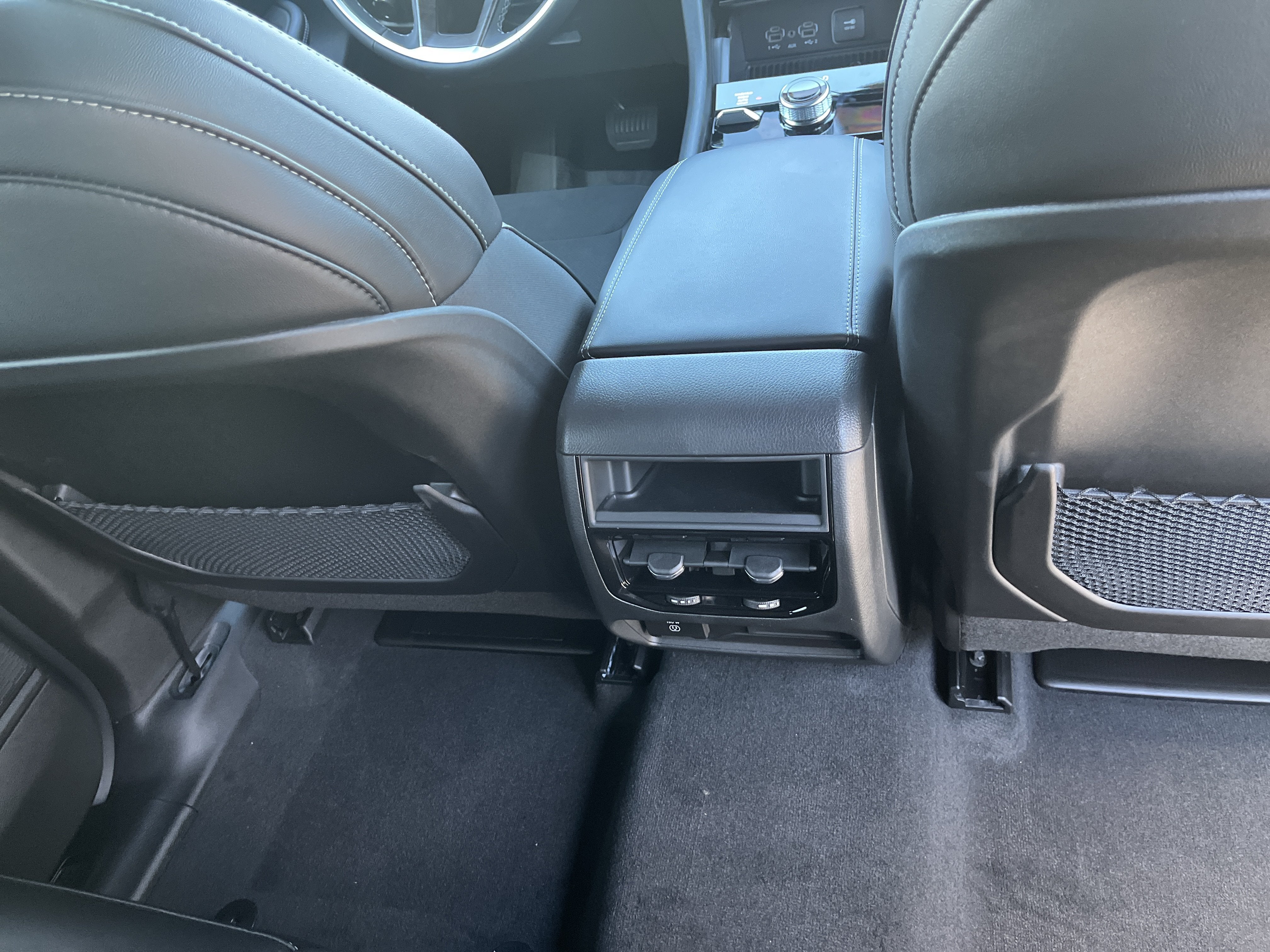 2027 Jeep Grand Cherokee Laredo Altitude