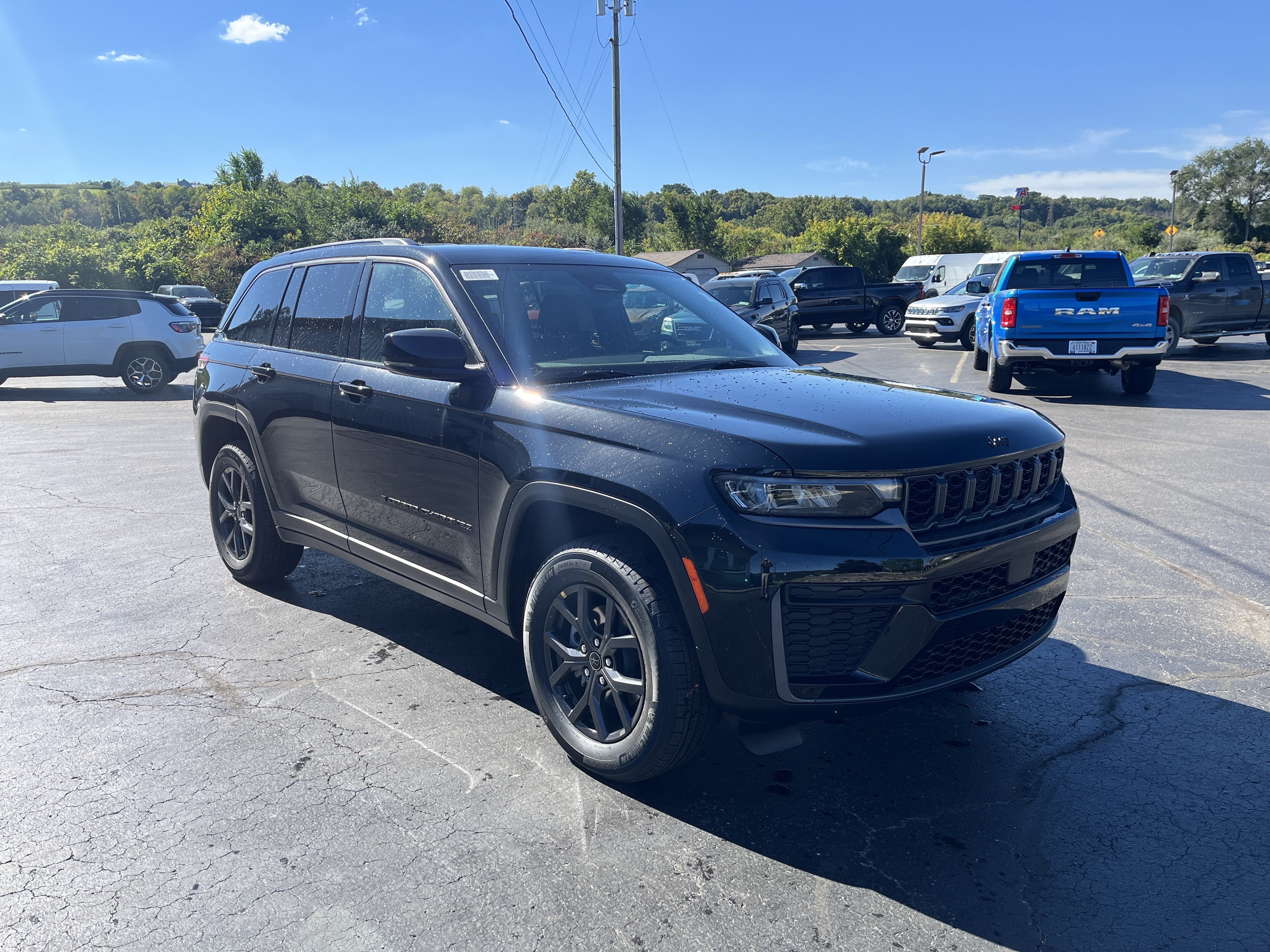 2027 Jeep Grand Cherokee Laredo Altitude