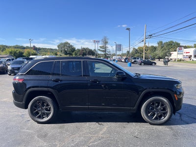 2027 Jeep Grand Cherokee Laredo Altitude