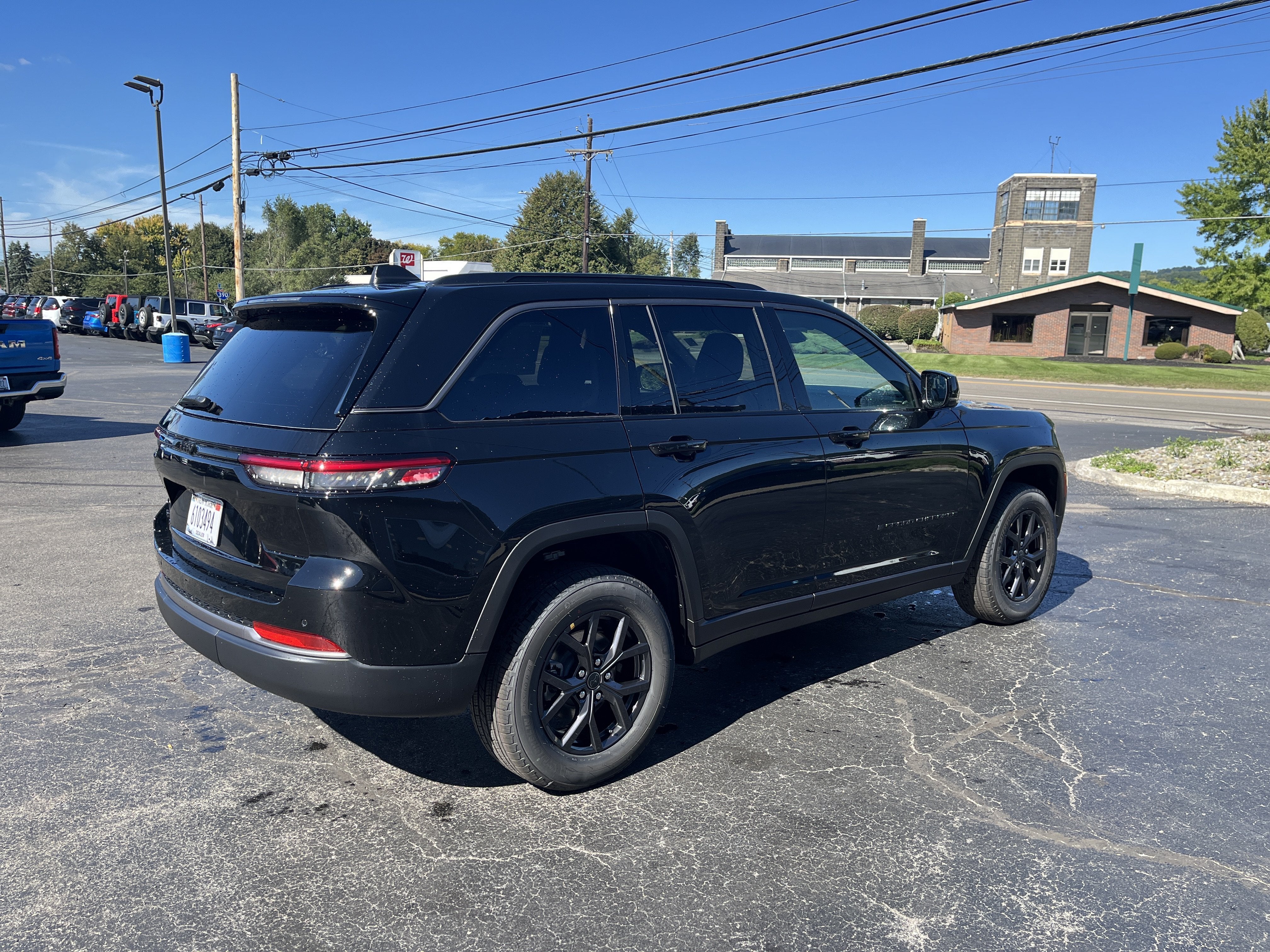 2027 Jeep Grand Cherokee Laredo Altitude
