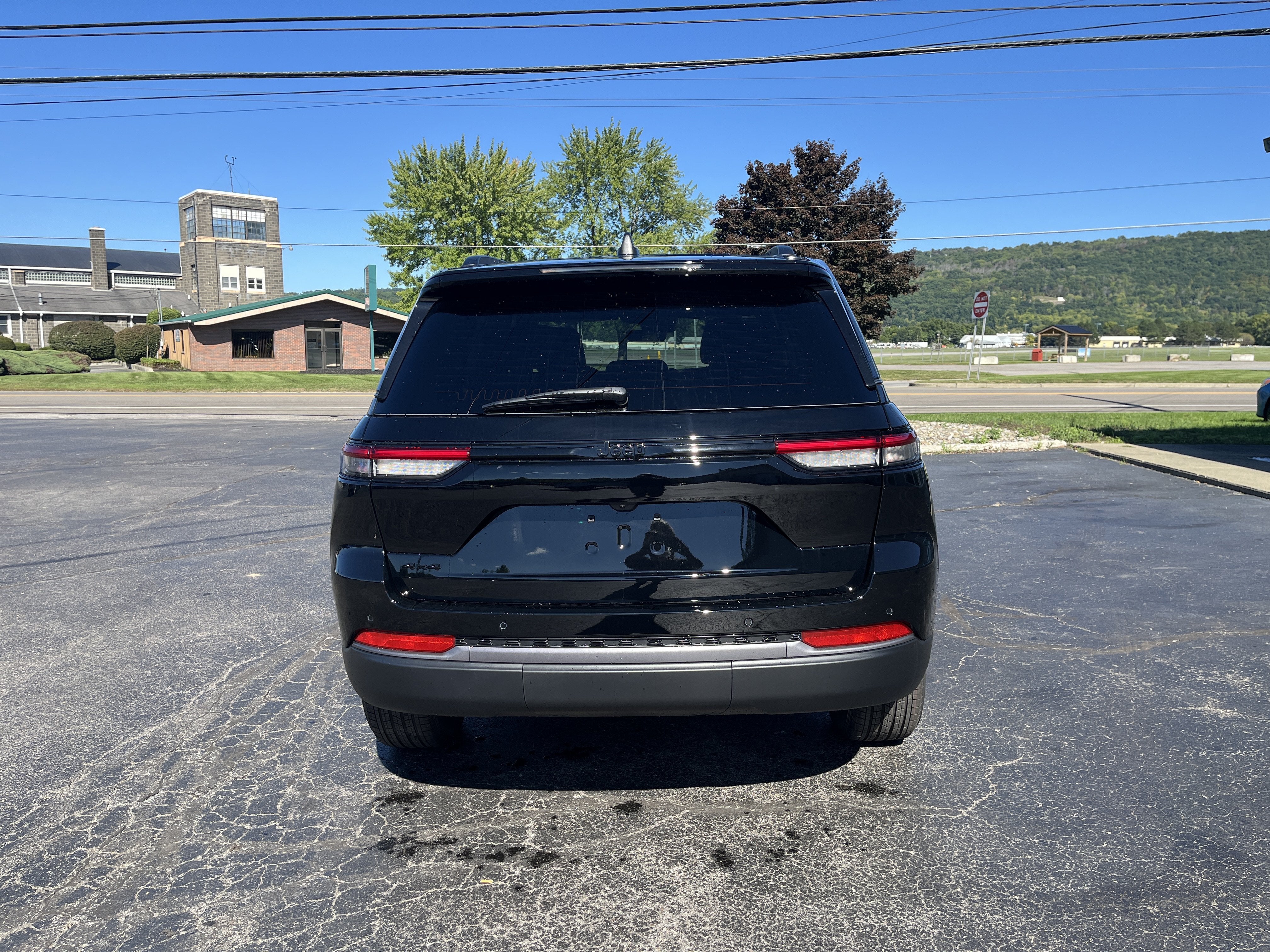 2027 Jeep Grand Cherokee Laredo Altitude