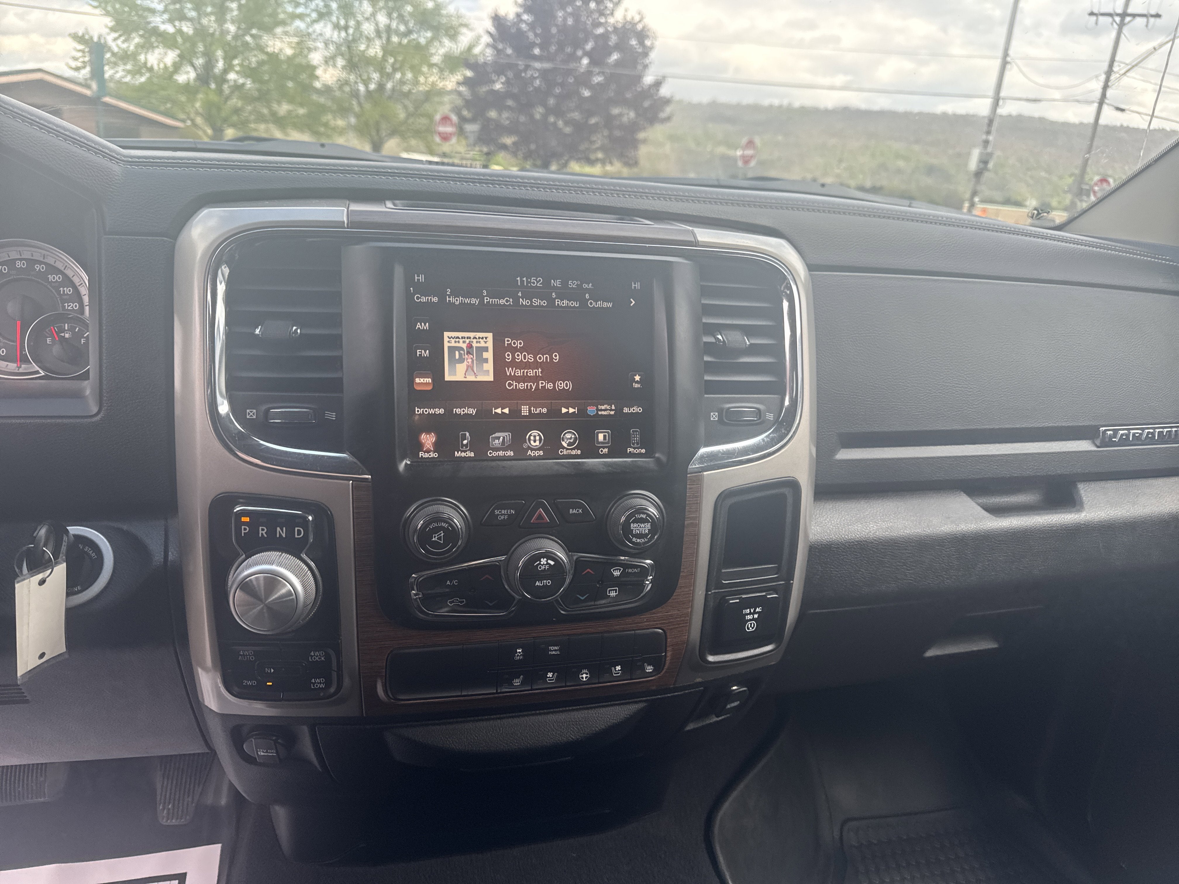 2017 RAM 1500 Laramie Quad Cab 4x4 6'4' Box