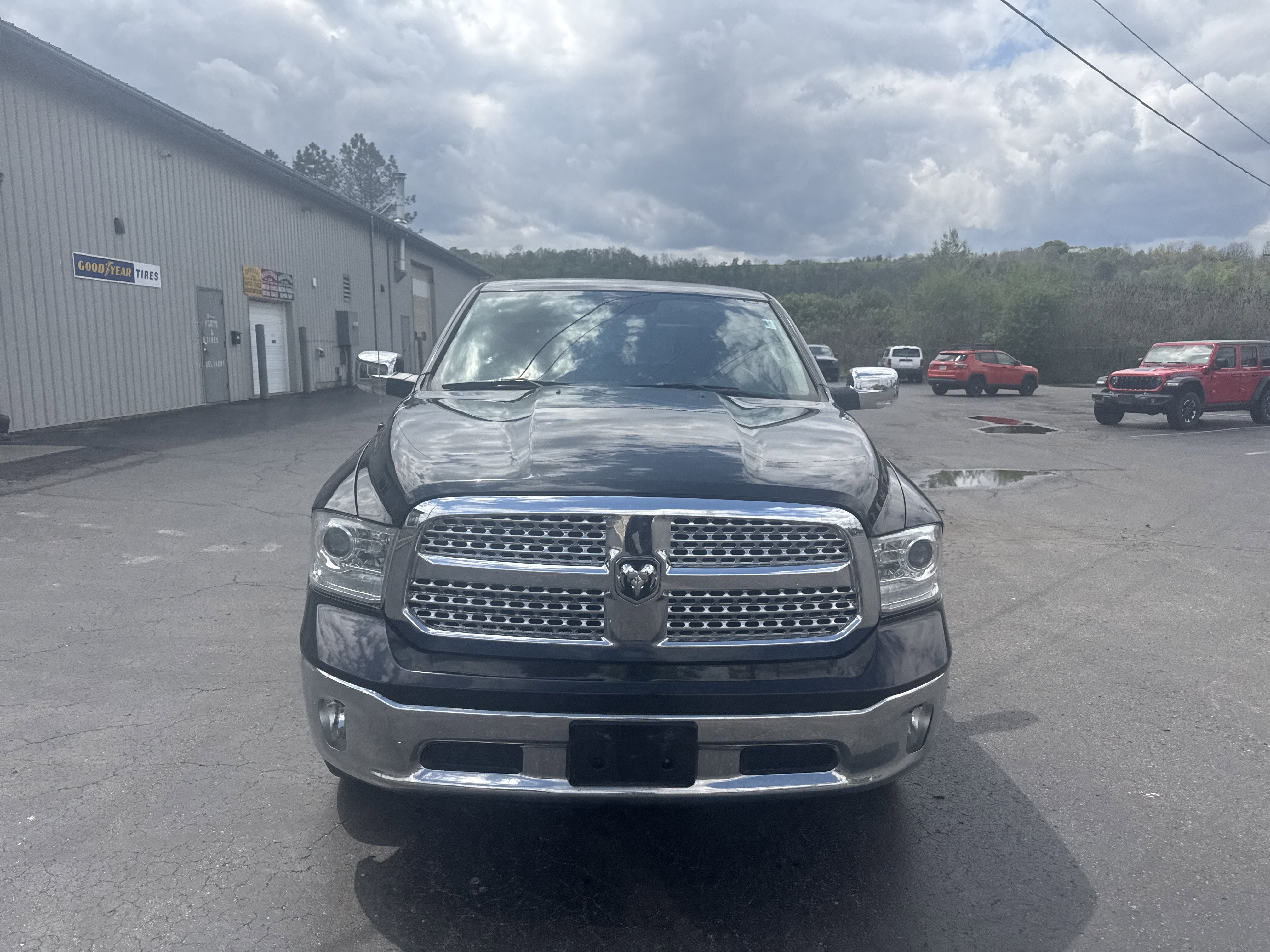 2017 RAM 1500 Laramie Quad Cab 4x4 6'4' Box