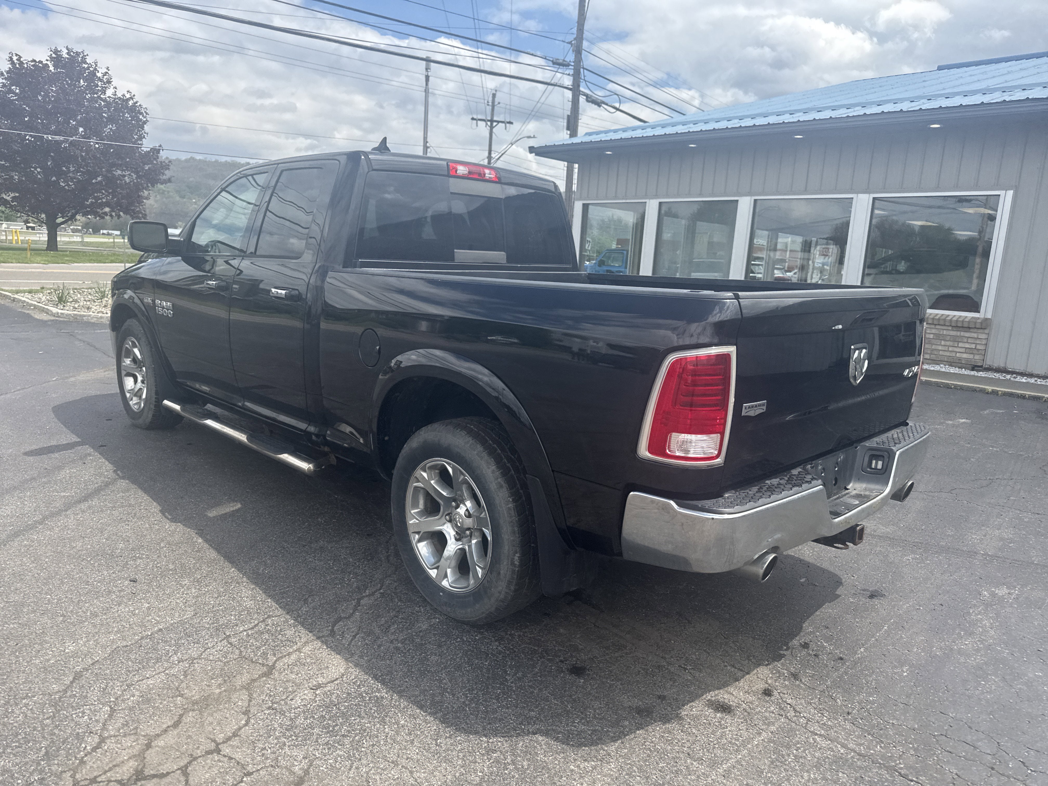 2017 RAM 1500 Laramie Quad Cab 4x4 6'4' Box