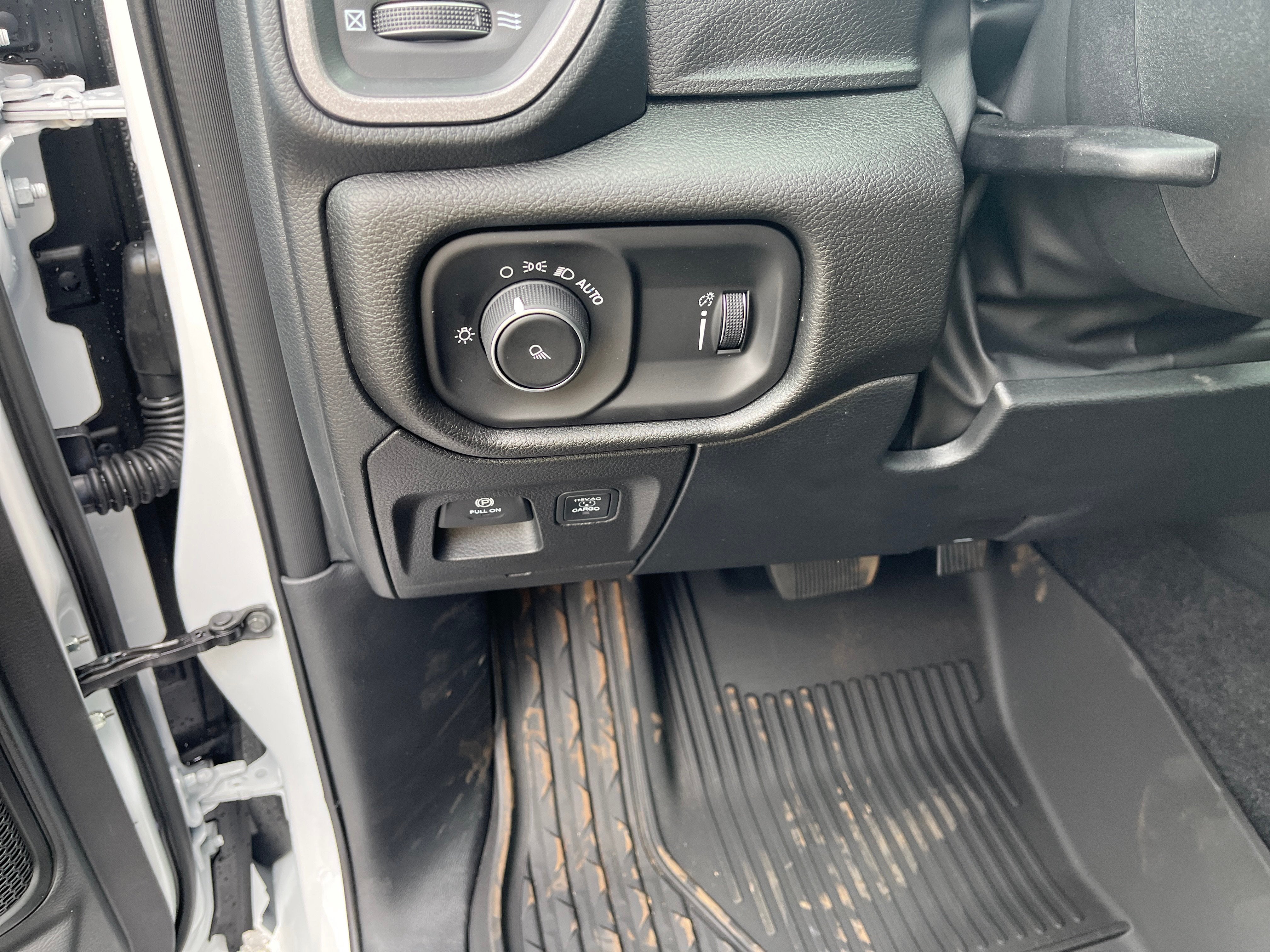 2026 RAM Ram 1500 RAM 1500 TRADESMAN QUAD CAB 4X4 6'4' BOX