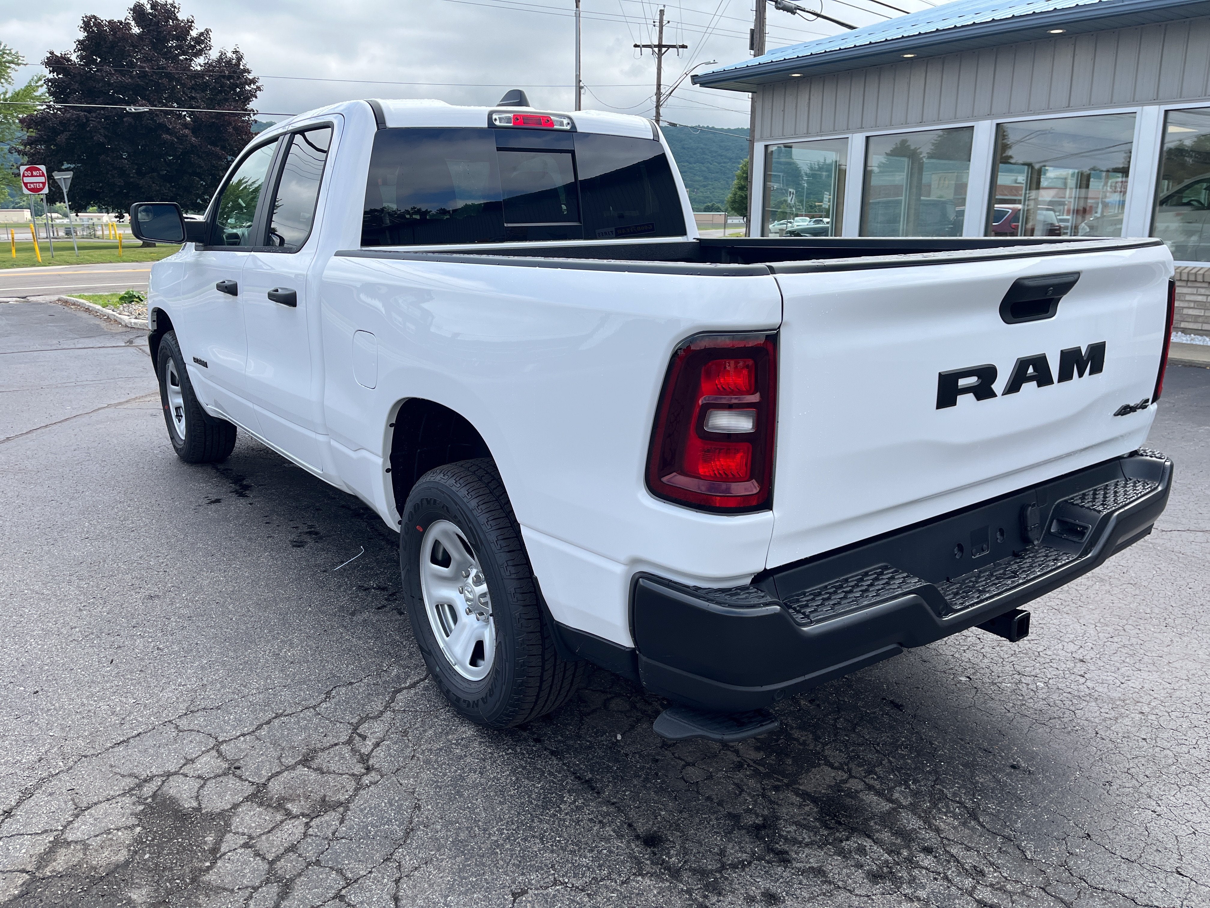2026 RAM Ram 1500 RAM 1500 TRADESMAN QUAD CAB 4X4 6'4' BOX