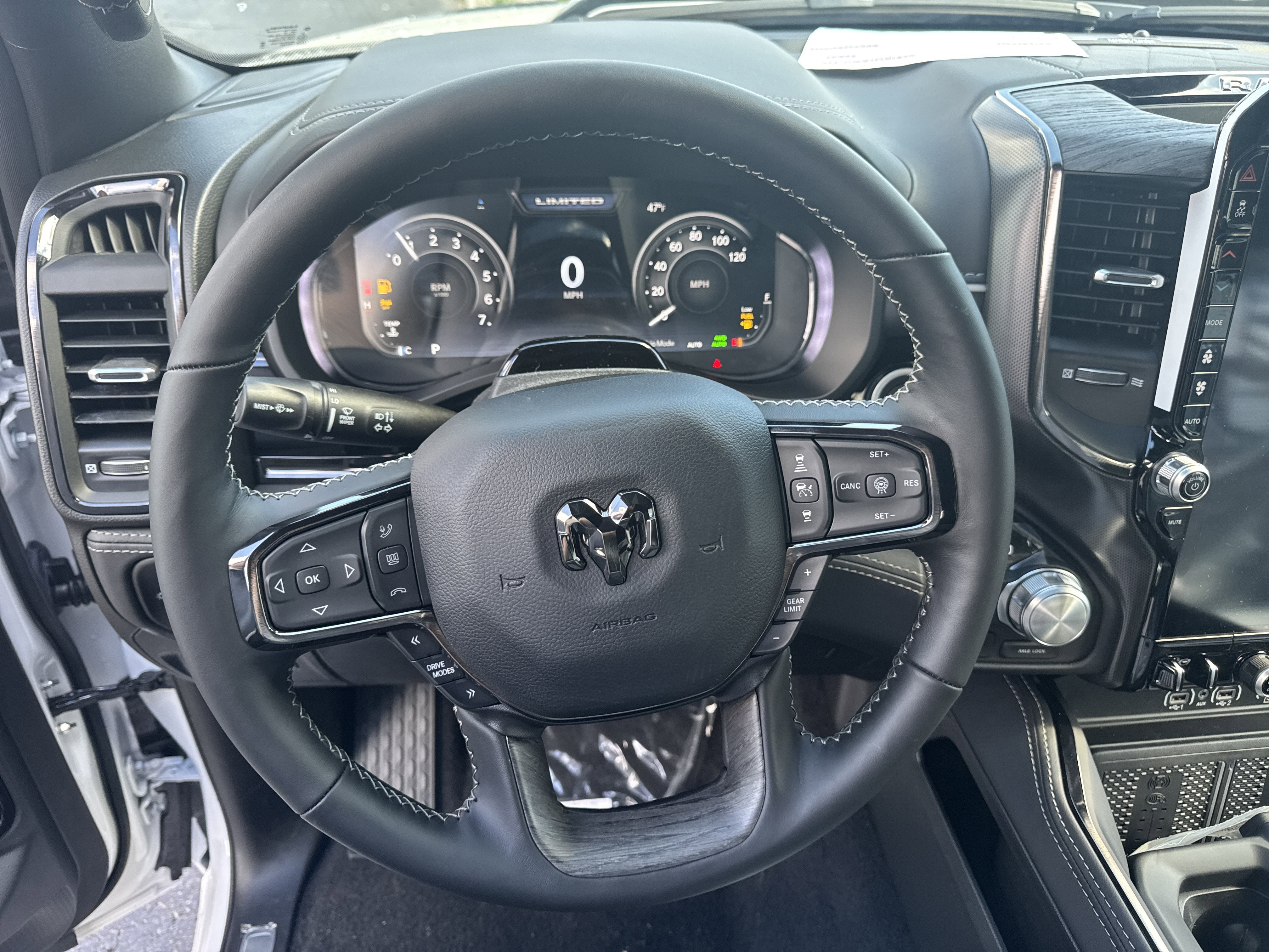 2026 RAM Ram 1500 RAM 1500 LIMITED CREW CAB 4X4 5'7' BOX