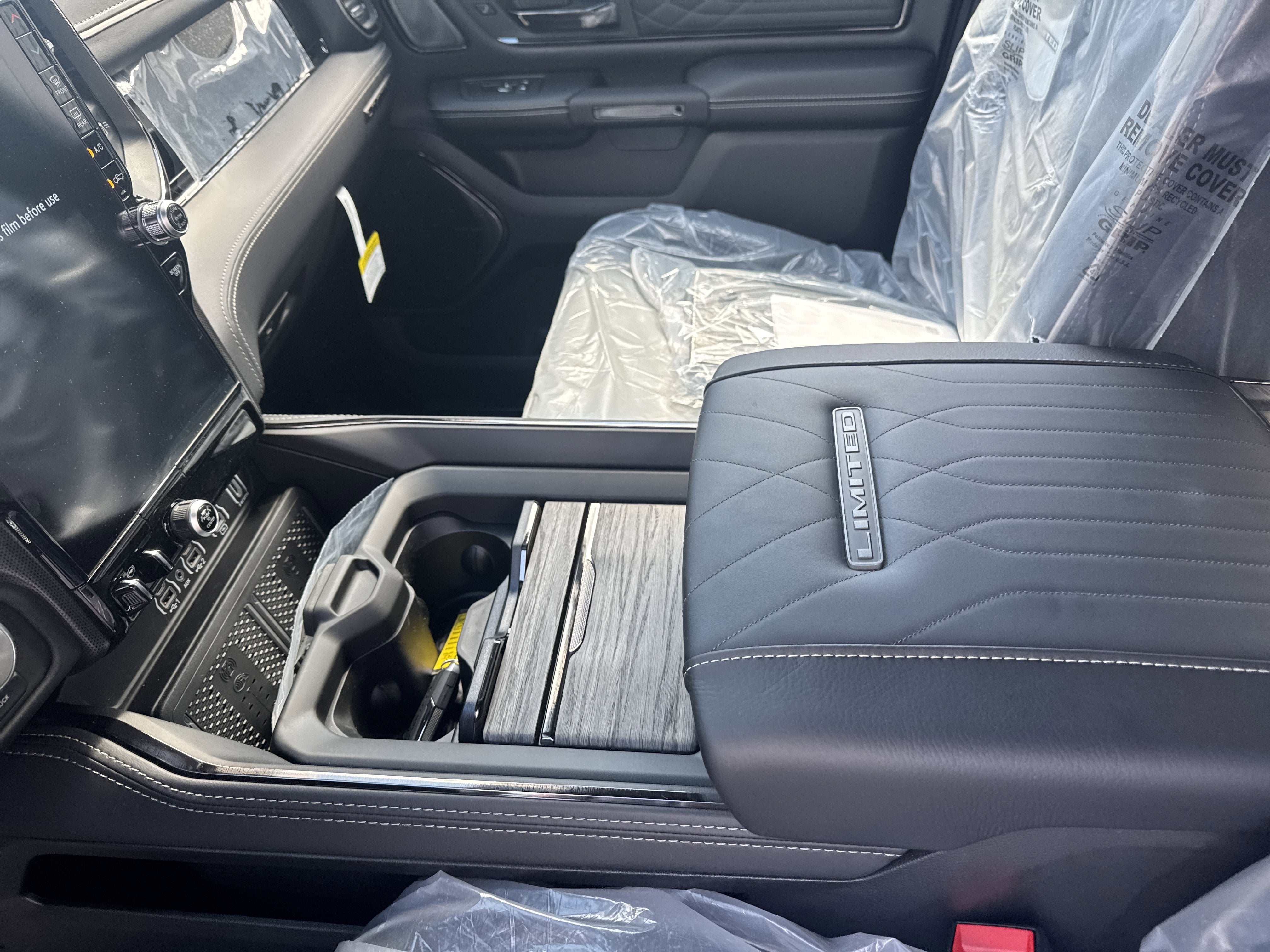 2026 RAM Ram 1500 RAM 1500 LIMITED CREW CAB 4X4 5'7' BOX