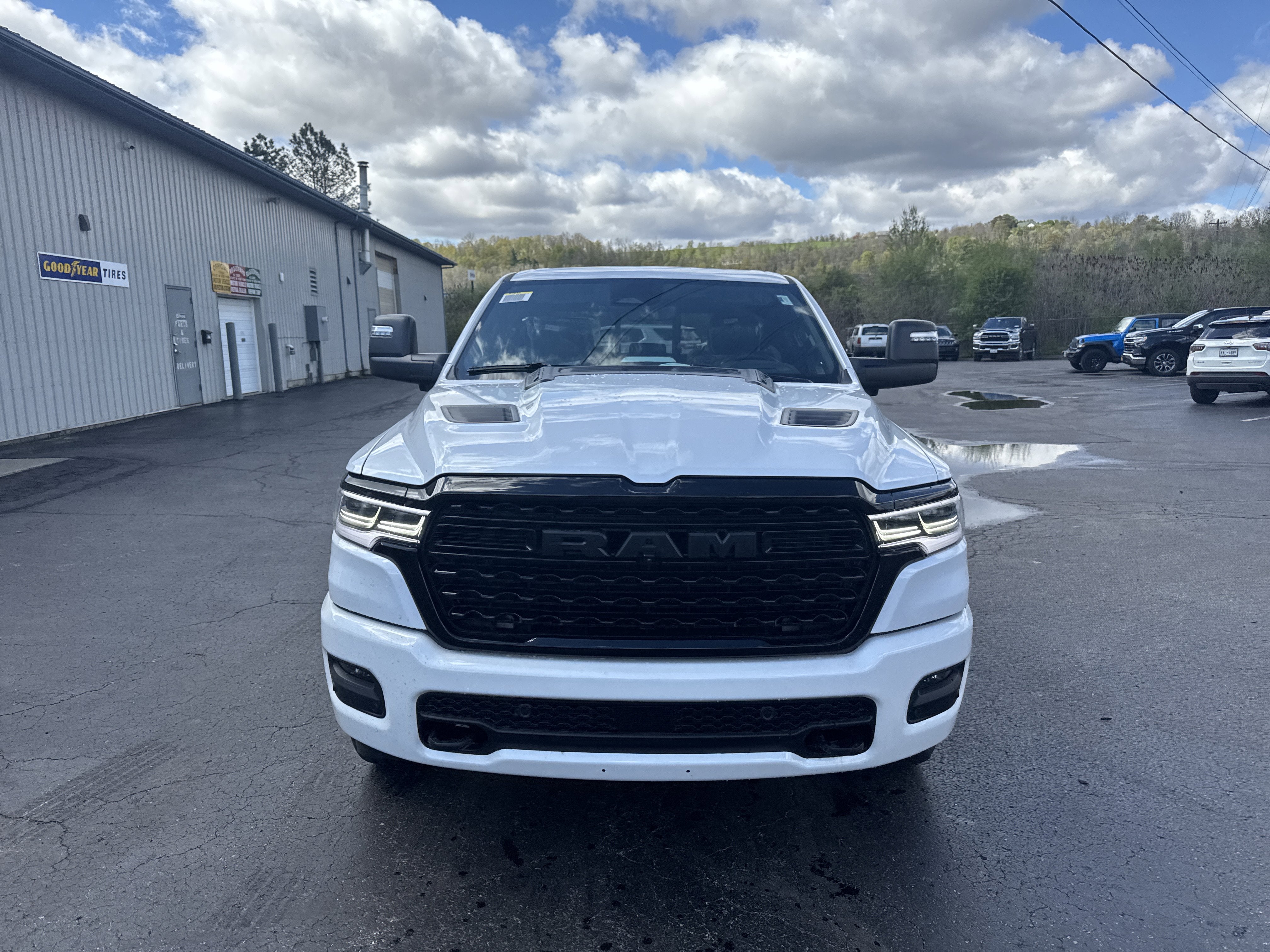 2026 RAM Ram 1500 RAM 1500 LIMITED CREW CAB 4X4 5'7' BOX