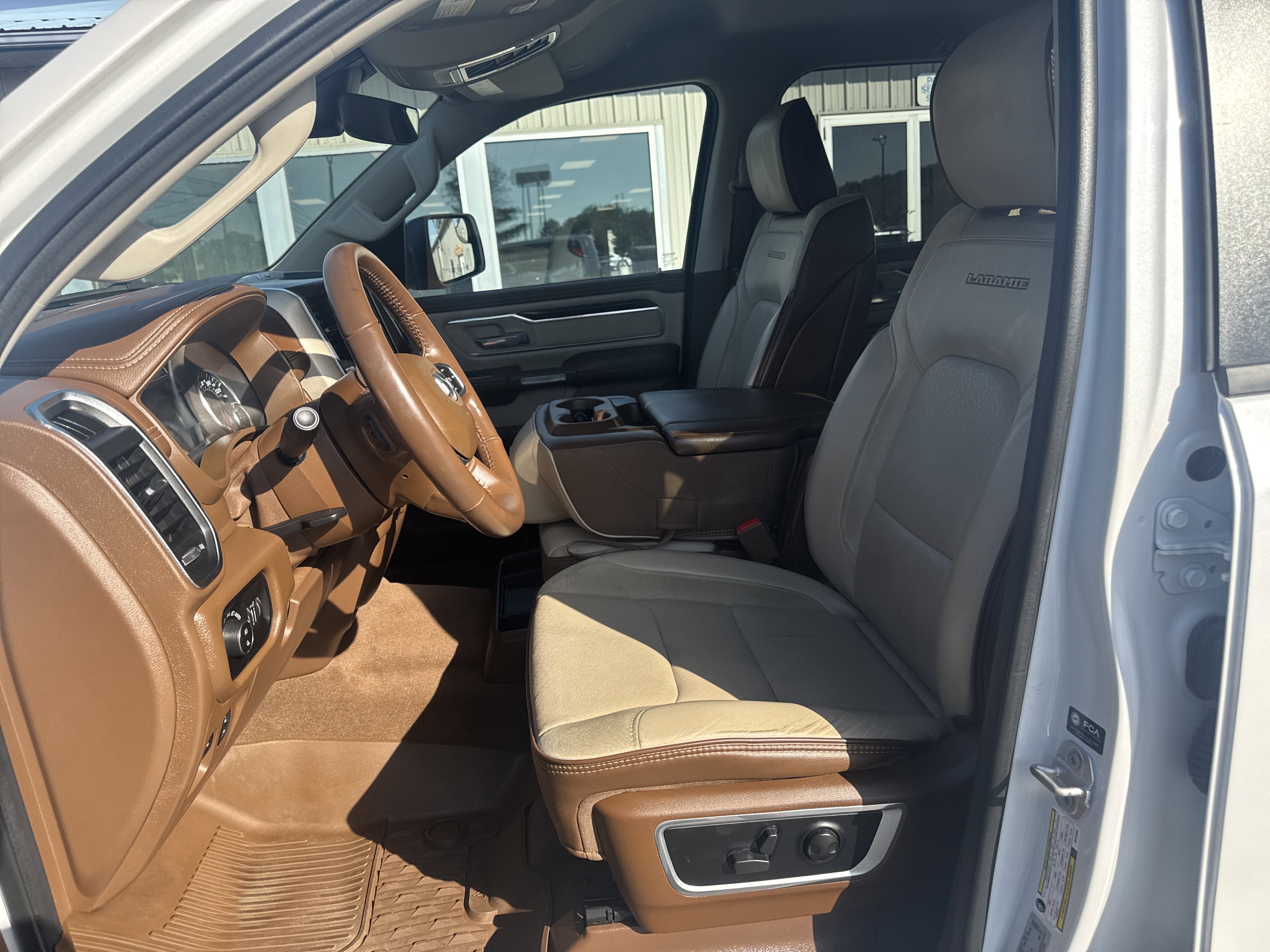 2022 RAM 1500 Laramie Crew Cab 4x4 5'7' Box