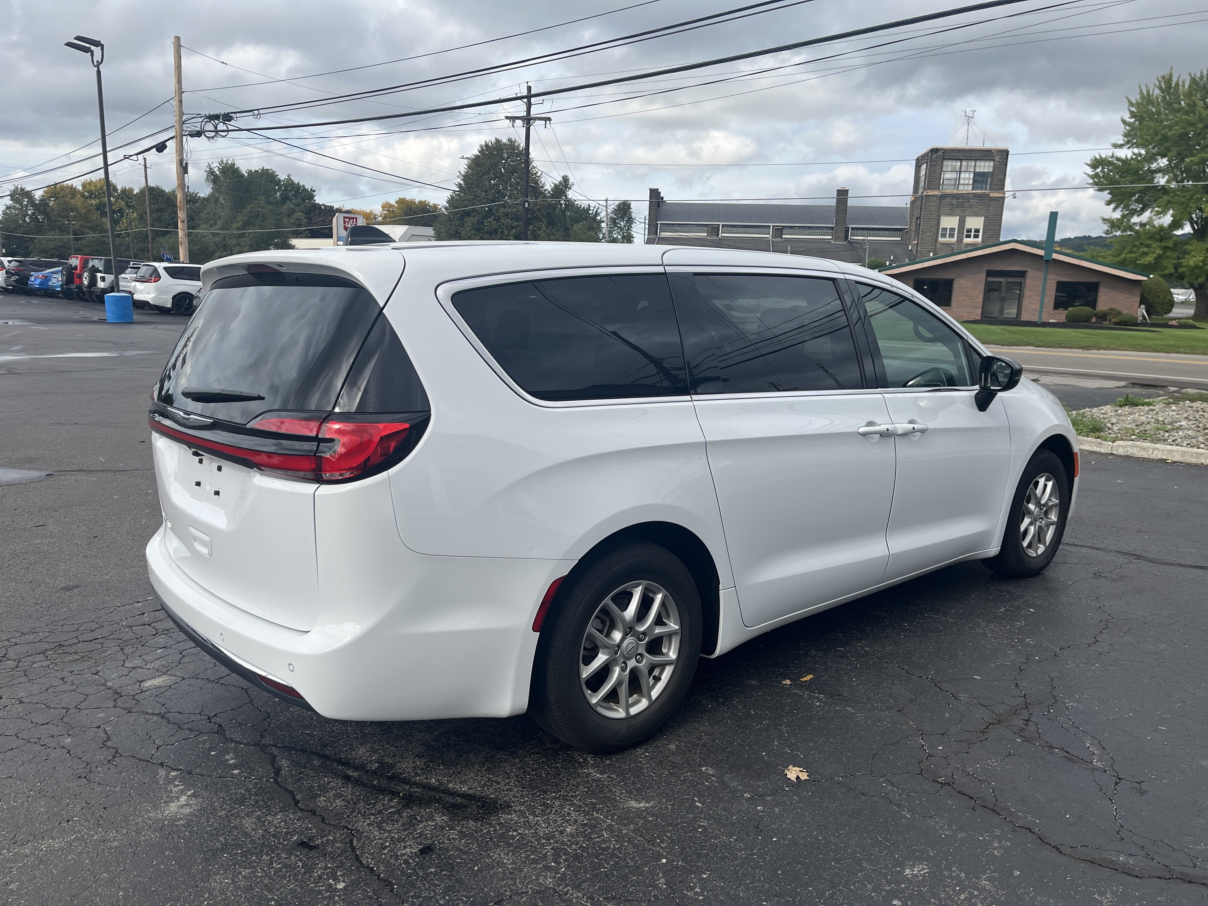 2026 Chrysler Pacifica Select