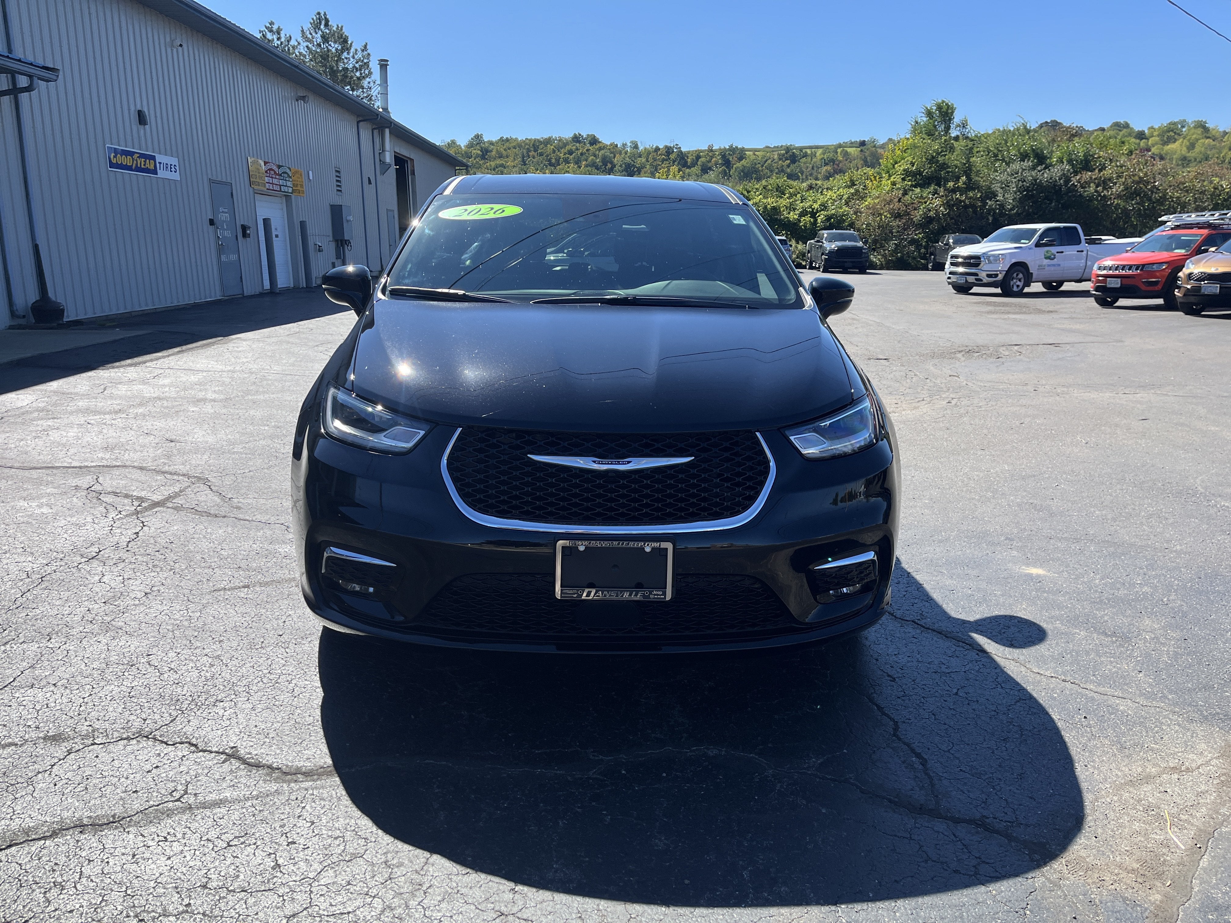 2026 Chrysler Pacifica Select