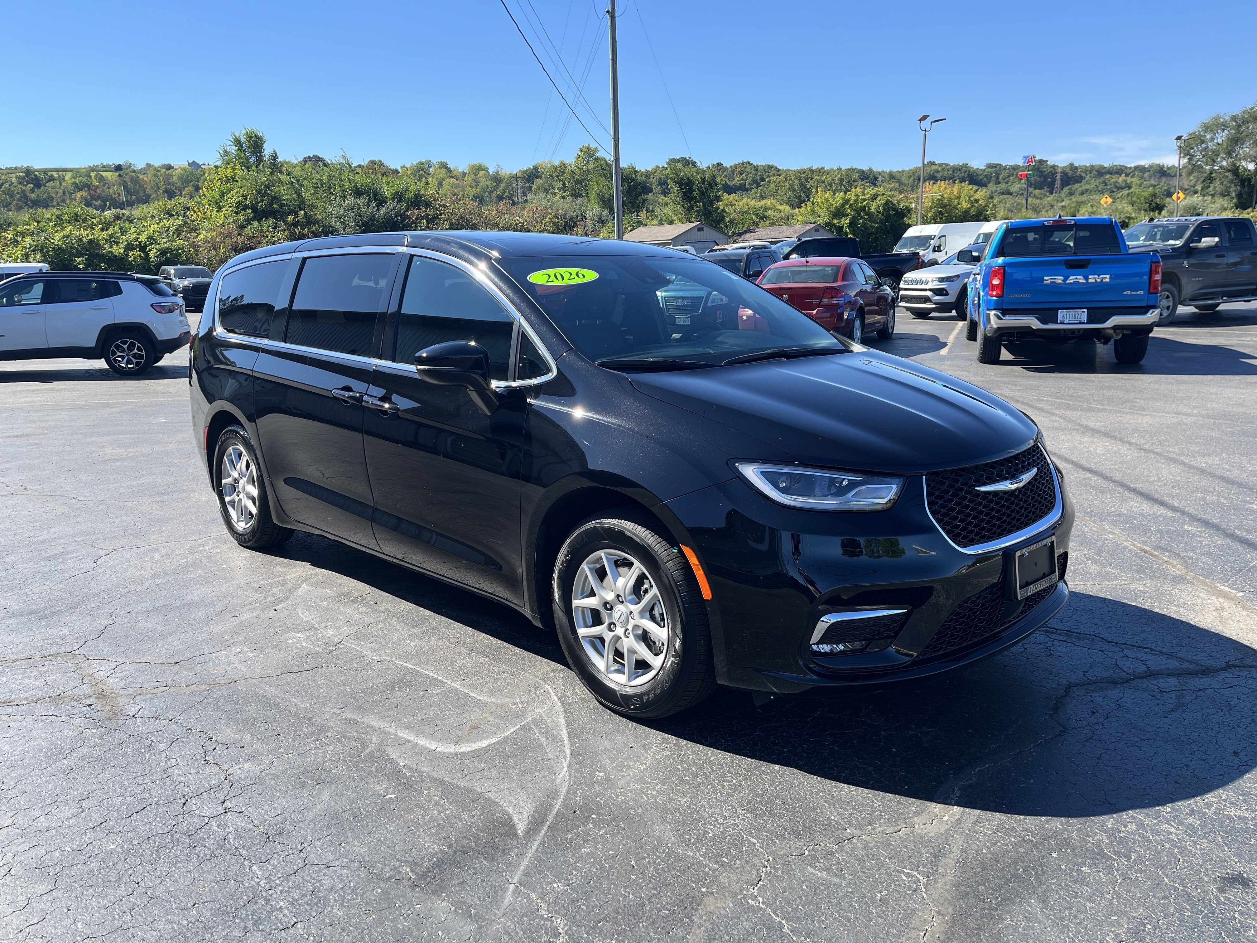 2026 Chrysler Pacifica Select