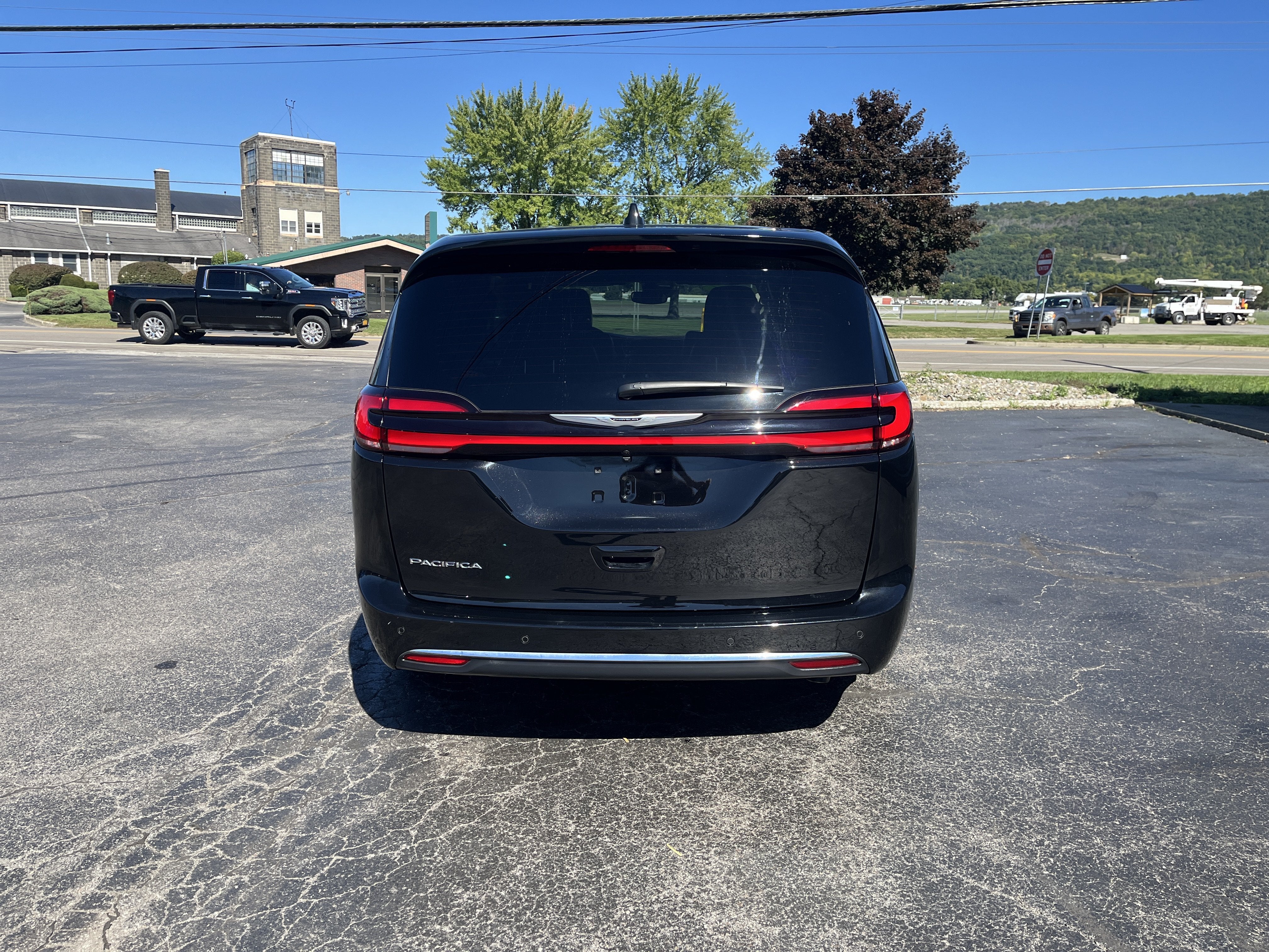 2026 Chrysler Pacifica Select