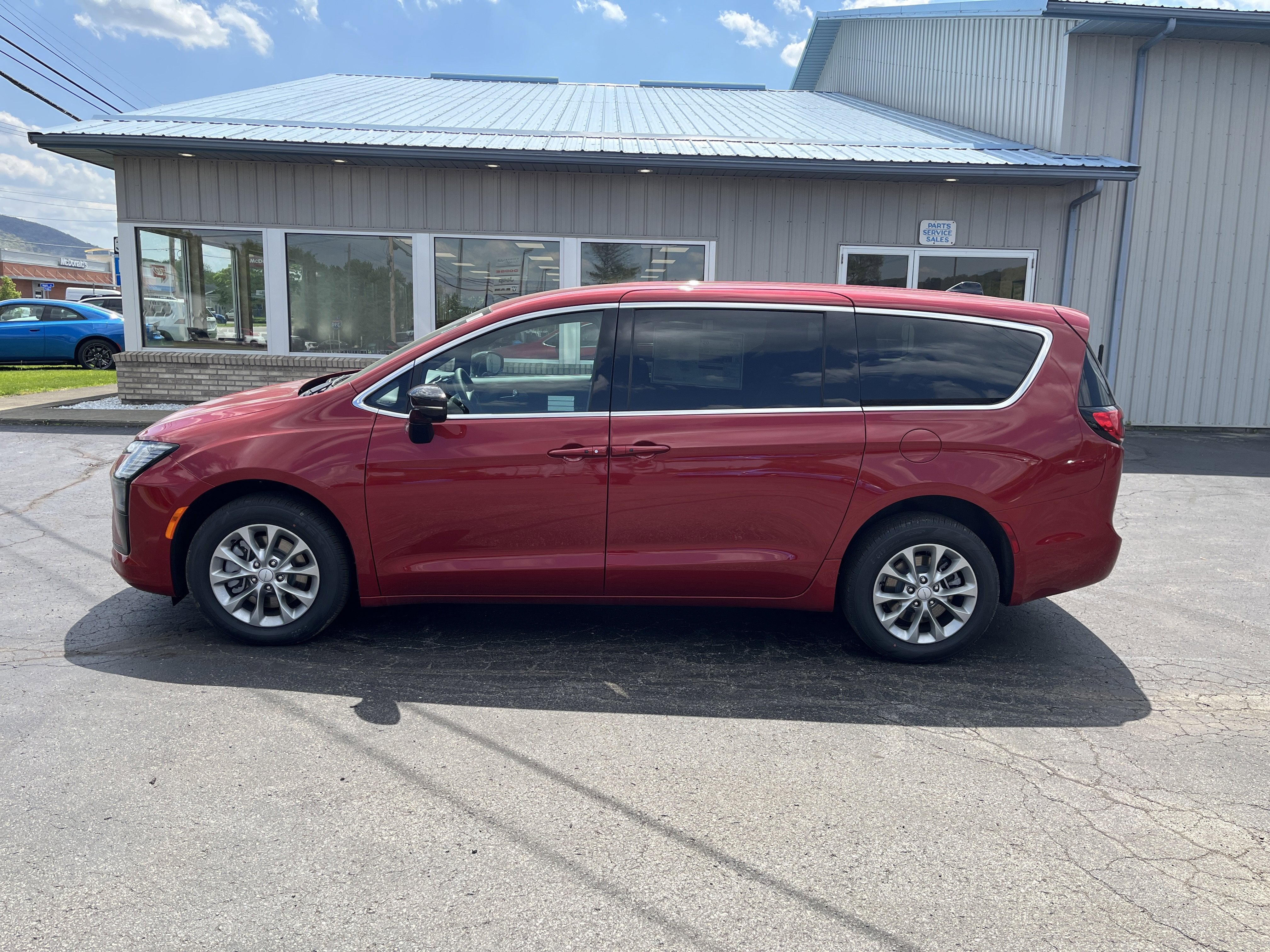 2027 Chrysler Pacifica PACIFICA SELECT AWD