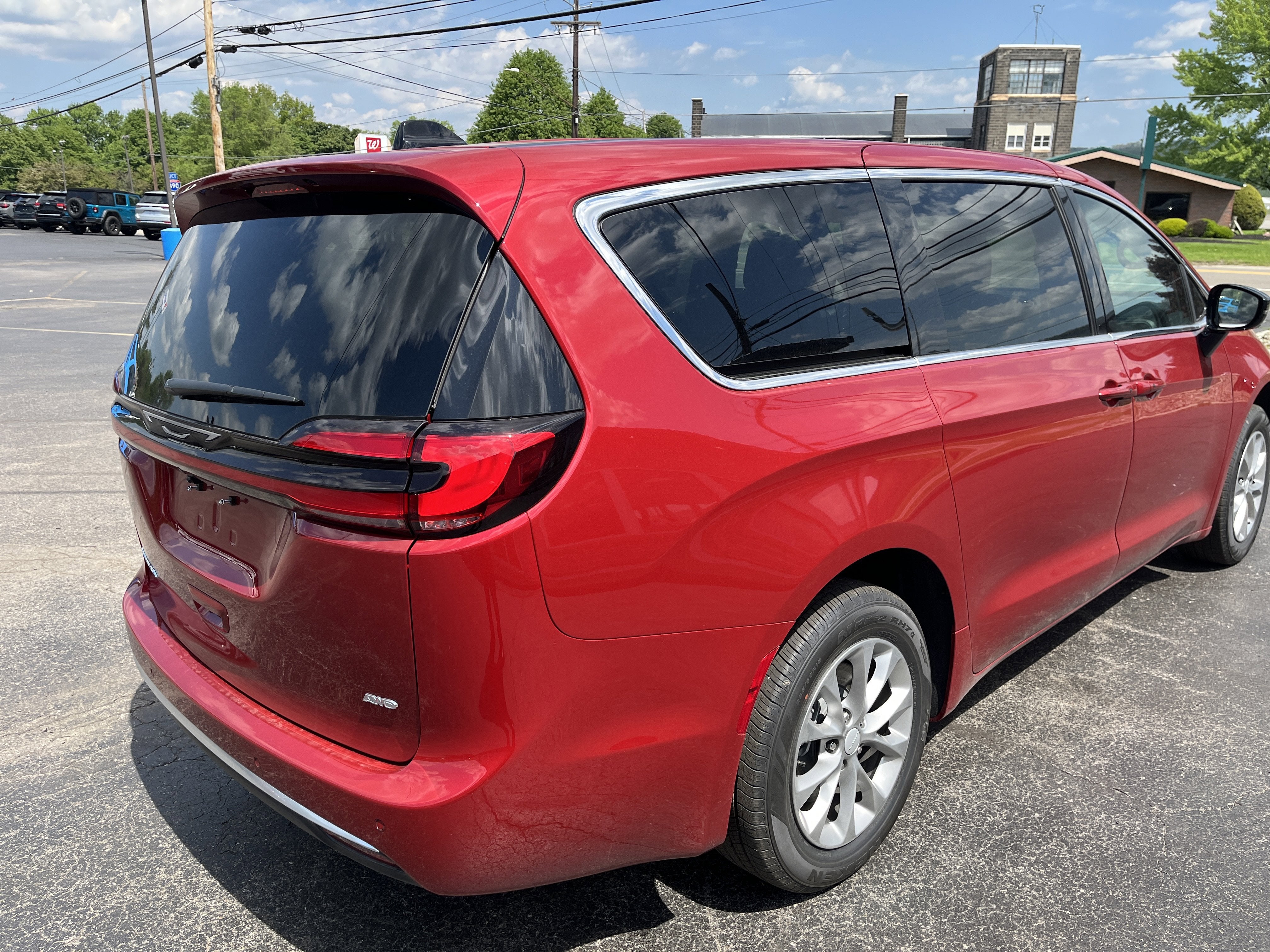 2027 Chrysler Pacifica PACIFICA SELECT AWD