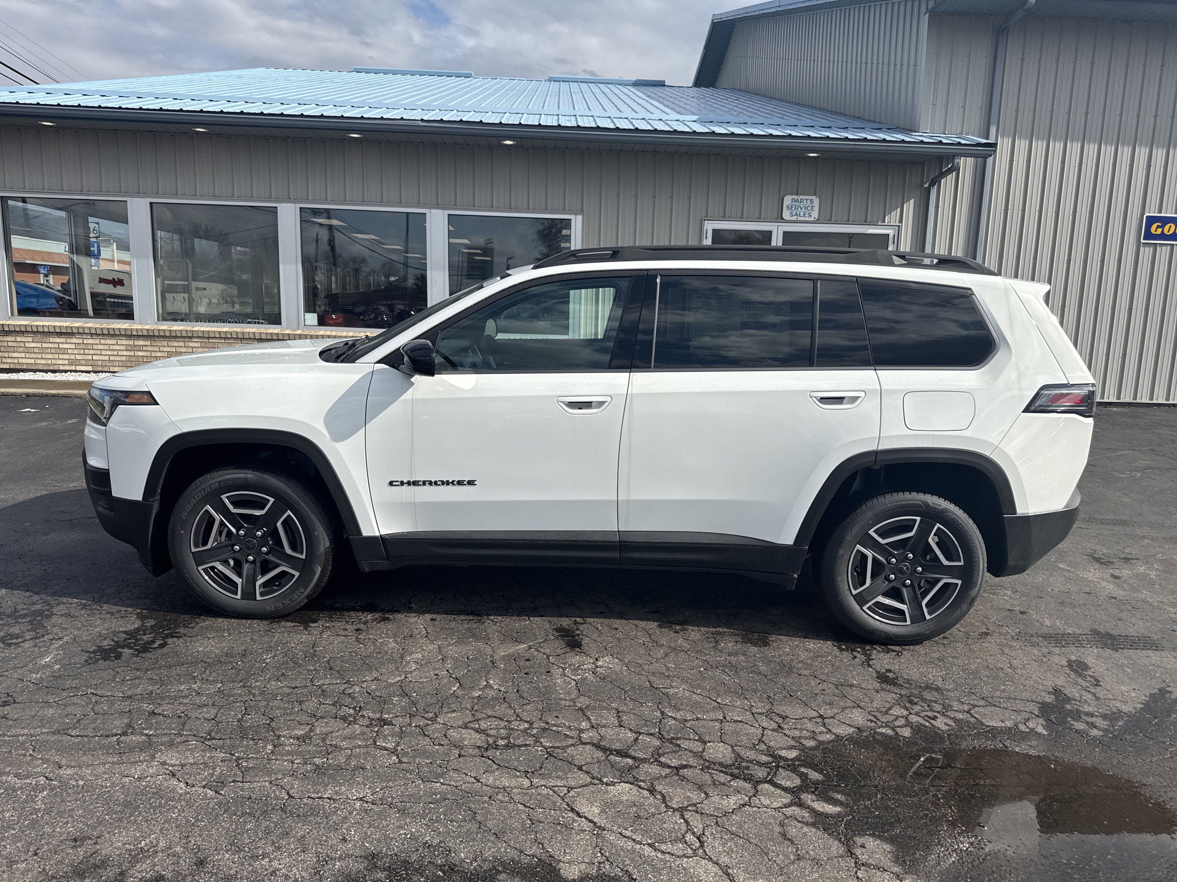 2026 Jeep Cherokee CHEROKEE LAREDO 4X4