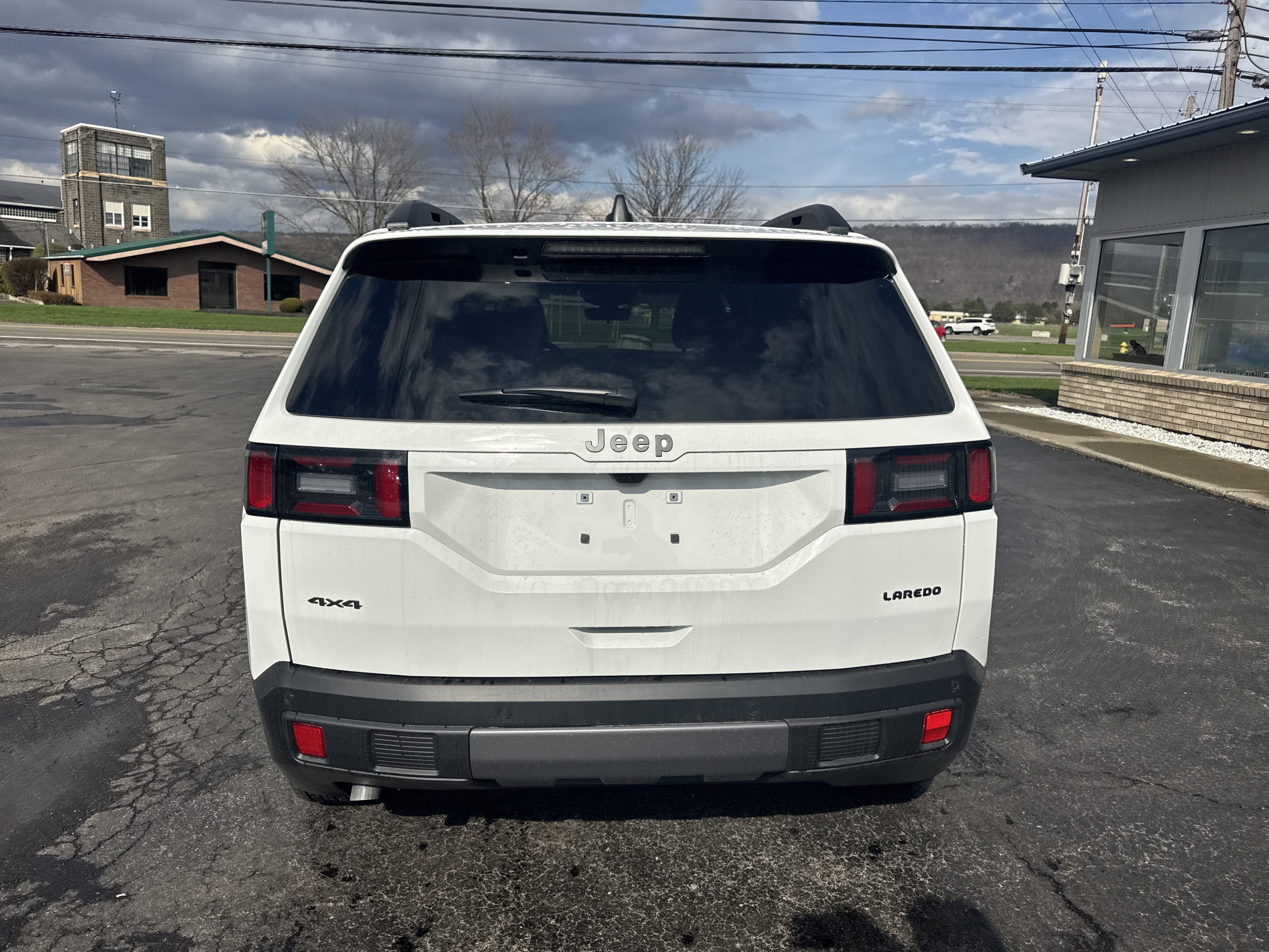 2026 Jeep Cherokee CHEROKEE LAREDO 4X4