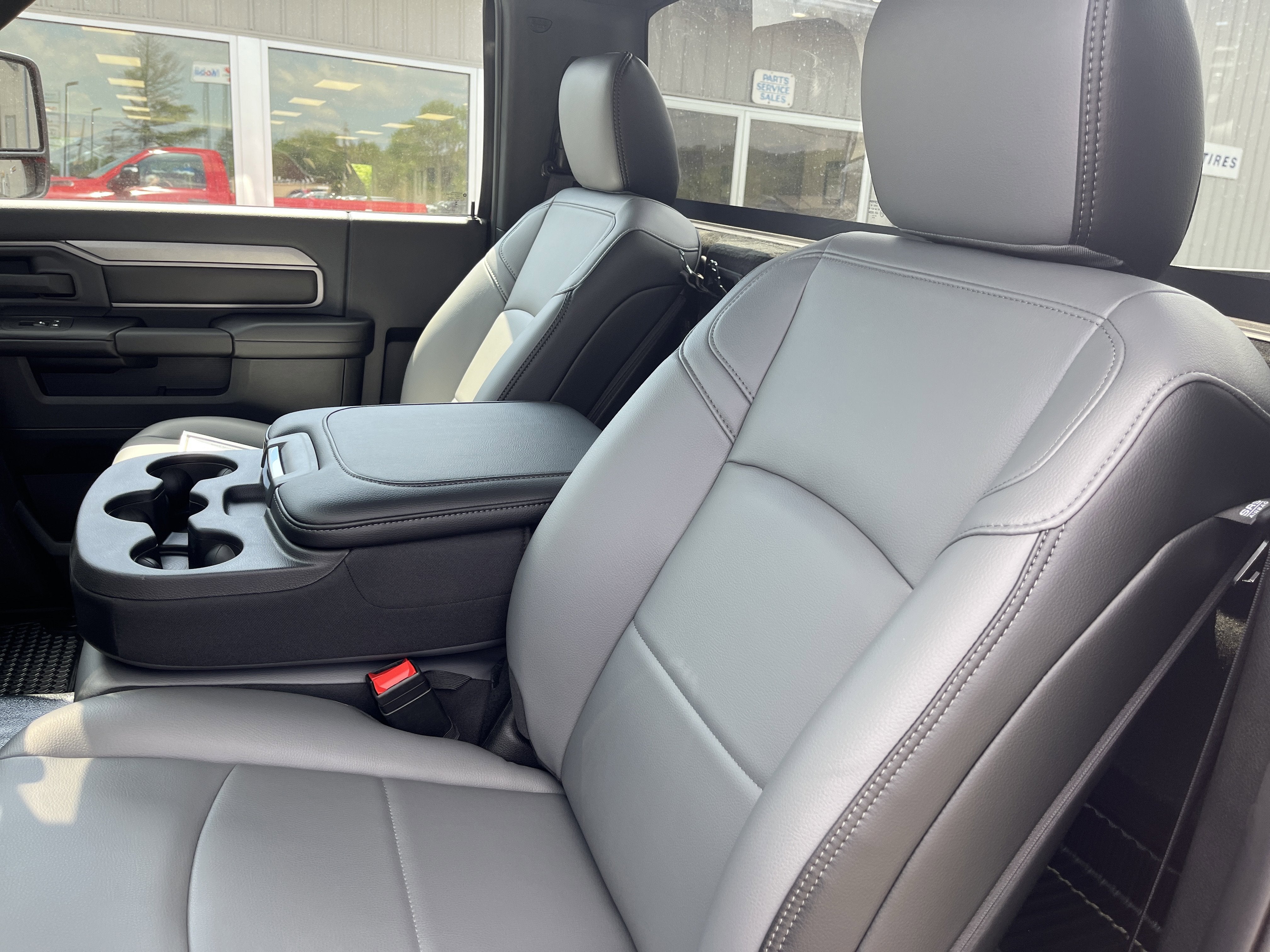 2026 RAM Ram 3500 RAM 3500 TRADESMAN REGULAR CAB 4X4 8' BOX