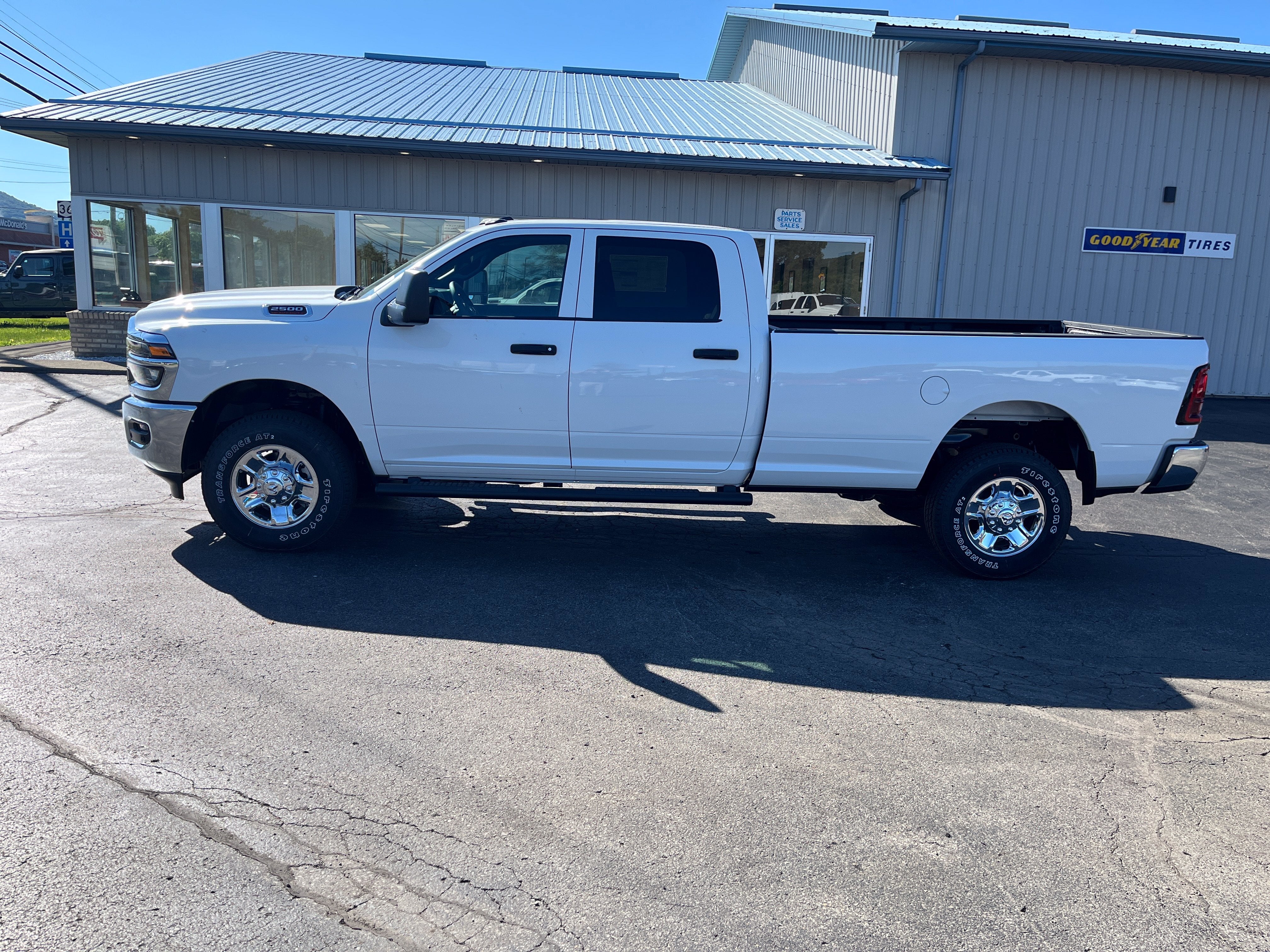 2026 RAM Ram 2500 RAM 2500 TRADESMAN CREW CAB 4X4 8' BOX