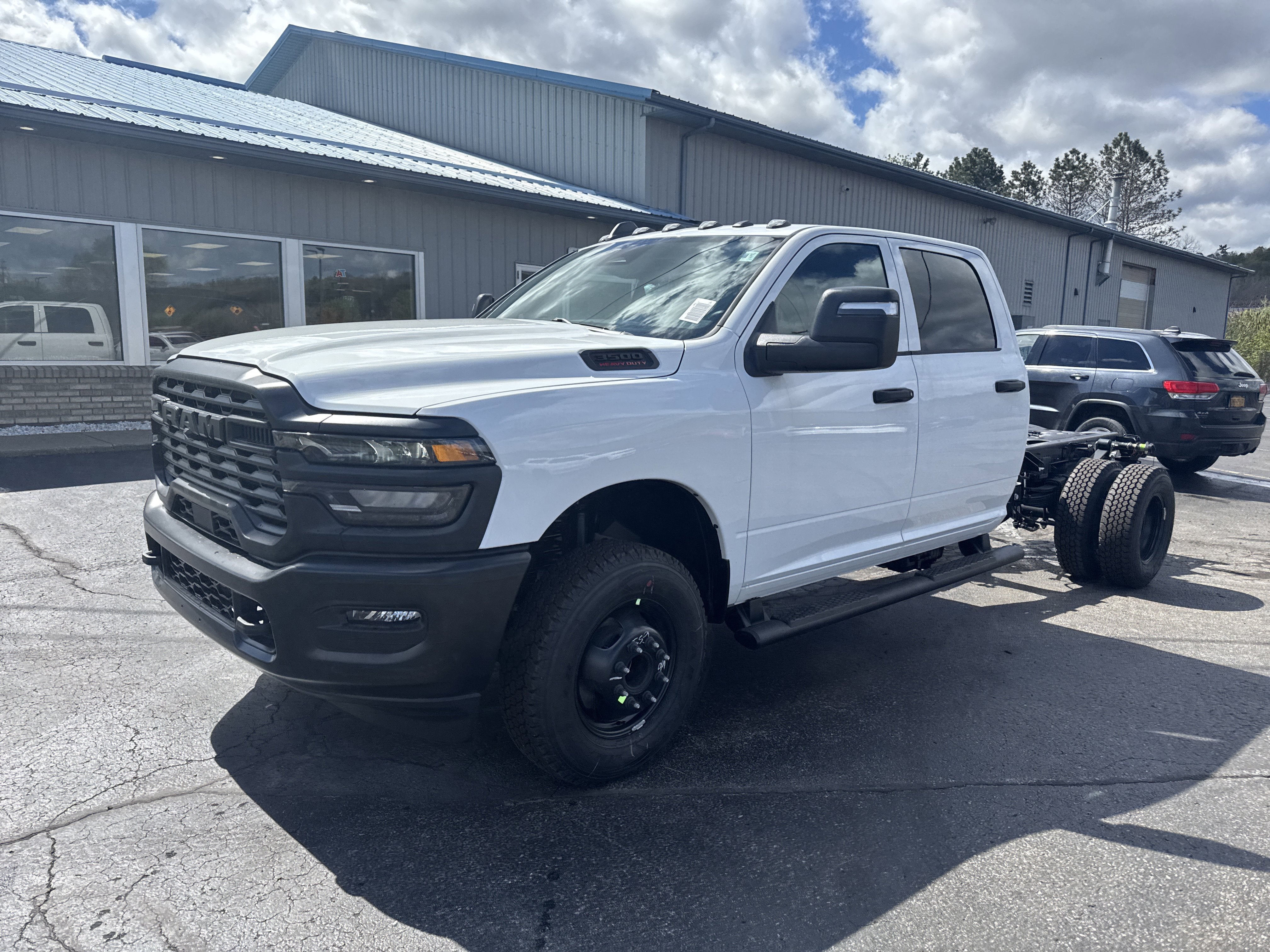 2026 RAM Ram 3500 Chassis Cab RAM 3500 TRADESMAN CREW CAB CHASSIS 4X4 60' CA