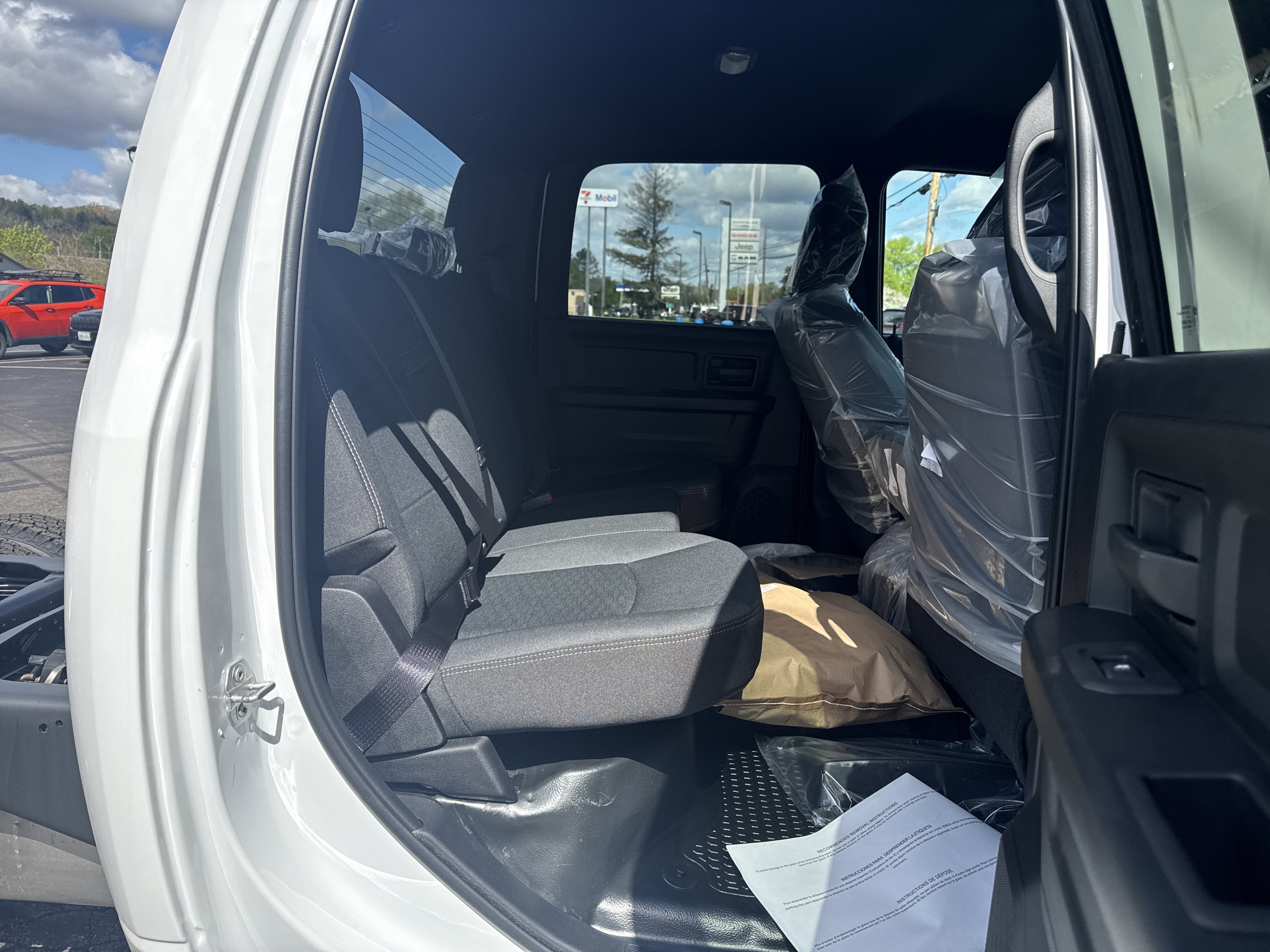 2026 RAM Ram 3500 Chassis Cab RAM 3500 TRADESMAN CREW CAB CHASSIS 4X4 60' CA