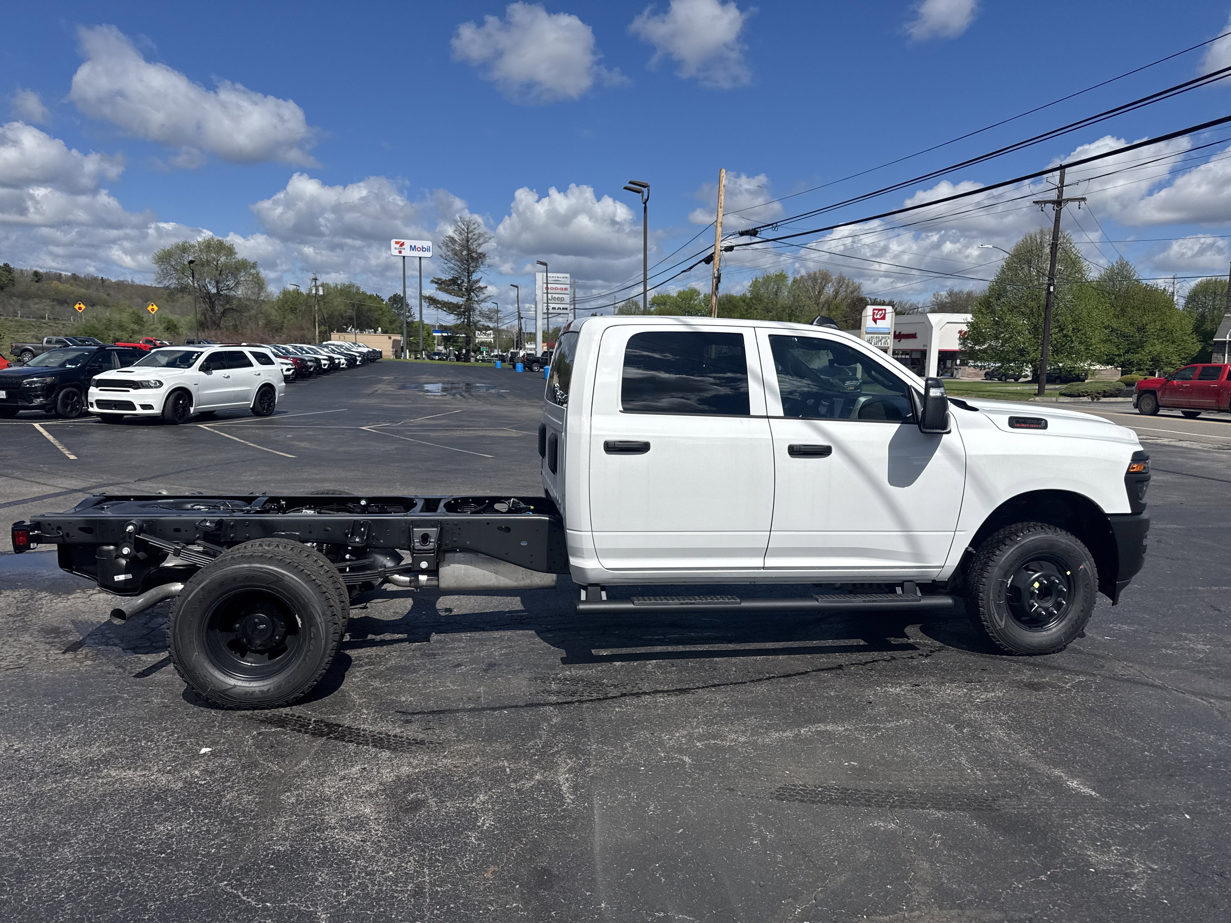 2026 RAM Ram 3500 Chassis Cab RAM 3500 TRADESMAN CREW CAB CHASSIS 4X4 60' CA