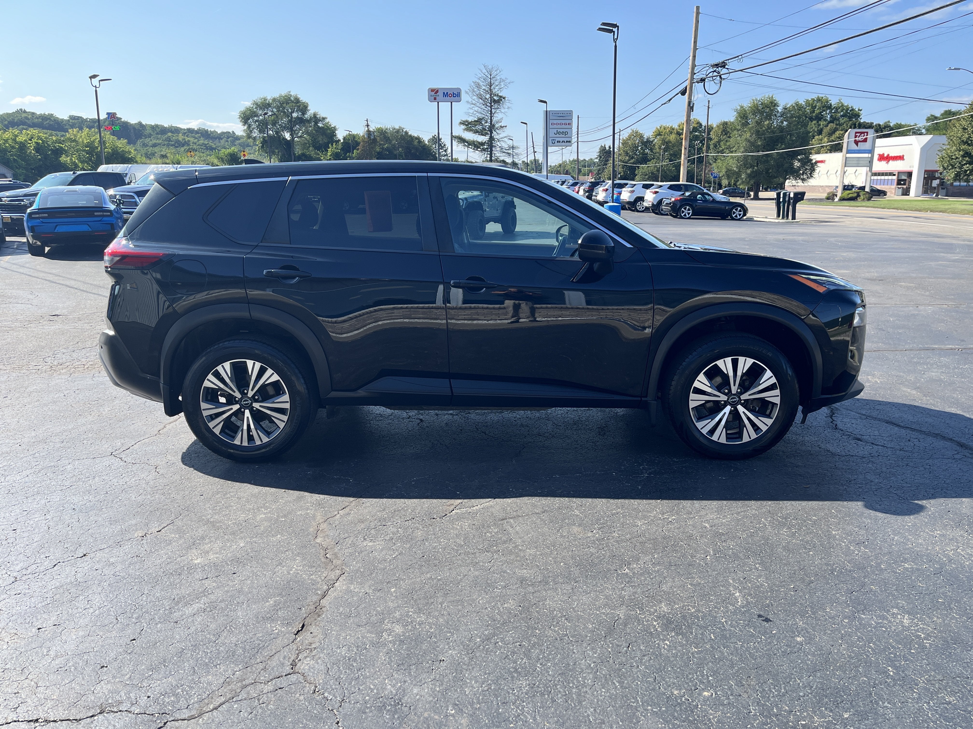 2022 Nissan Rogue SV