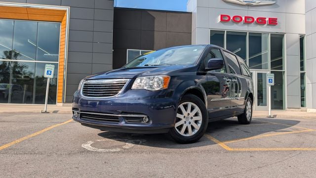 2016 Chrysler Town & Country Touring
