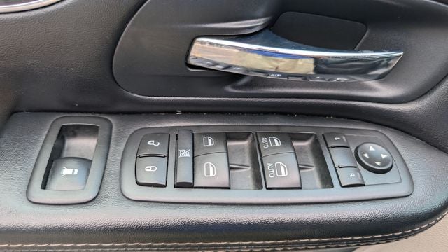 2016 Chrysler Town & Country Touring