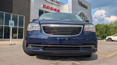 2016 Chrysler Town & Country Touring
