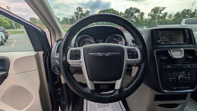 2016 Chrysler Town & Country Touring