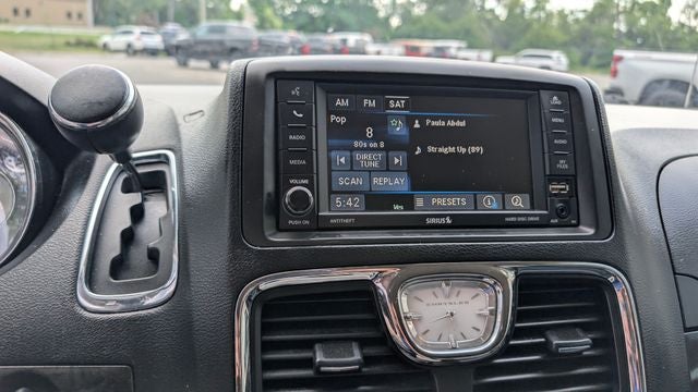 2016 Chrysler Town & Country Touring