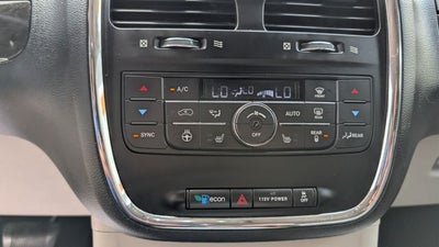 2016 Chrysler Town & Country Touring