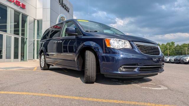 2016 Chrysler Town & Country Touring