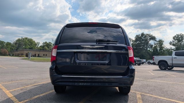 2016 Chrysler Town & Country Touring