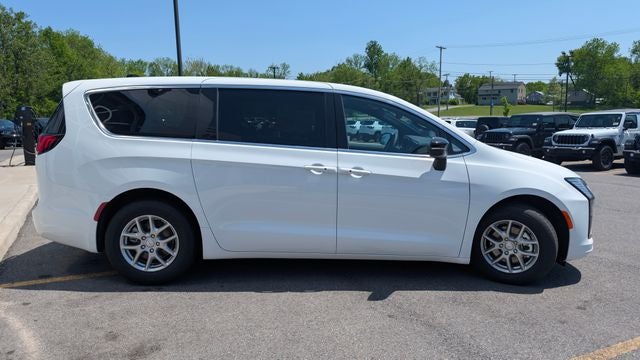 2027 Chrysler Pacifica PACIFICA SELECT