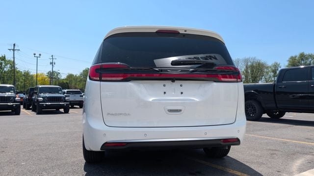 2027 Chrysler Pacifica PACIFICA SELECT