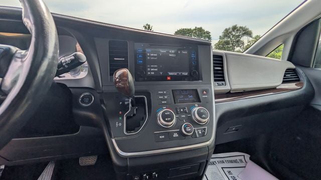 2017 Toyota Sienna Limited 7 Passenger